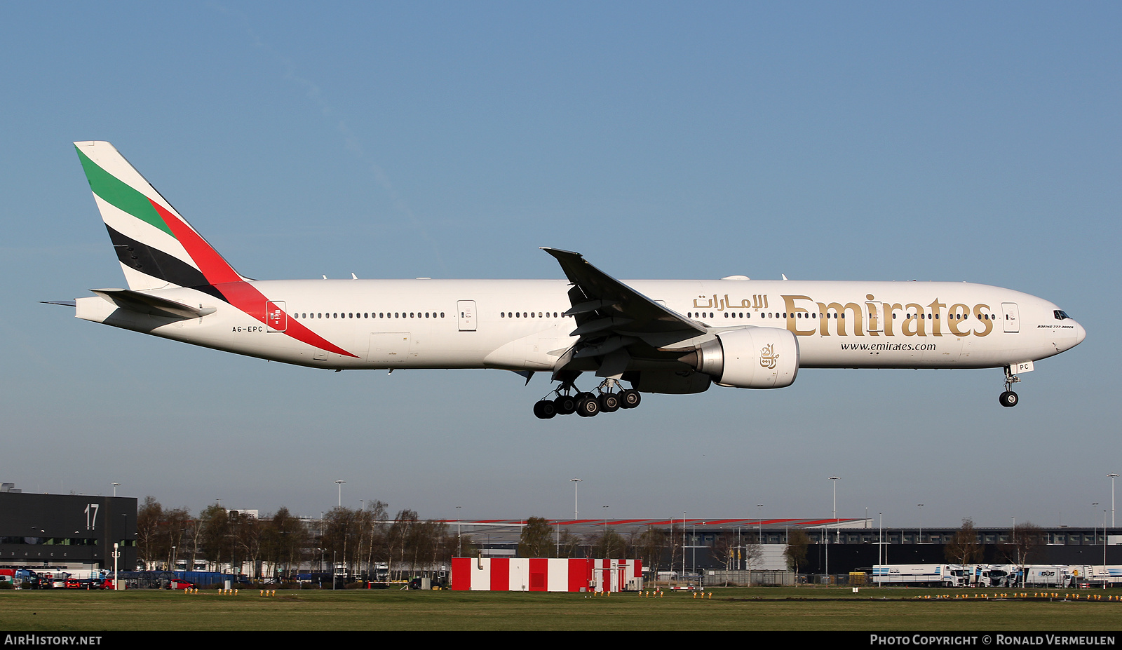 Aircraft Photo of A6-EPC | Boeing 777-31H/ER | Emirates | AirHistory.net #799395