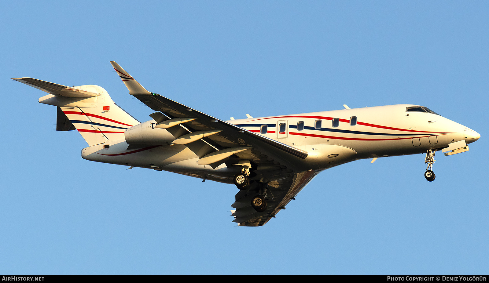 Aircraft Photo of TC-LMT | Bombardier Challenger 350 (BD-100-1A10) | AirHistory.net #799421