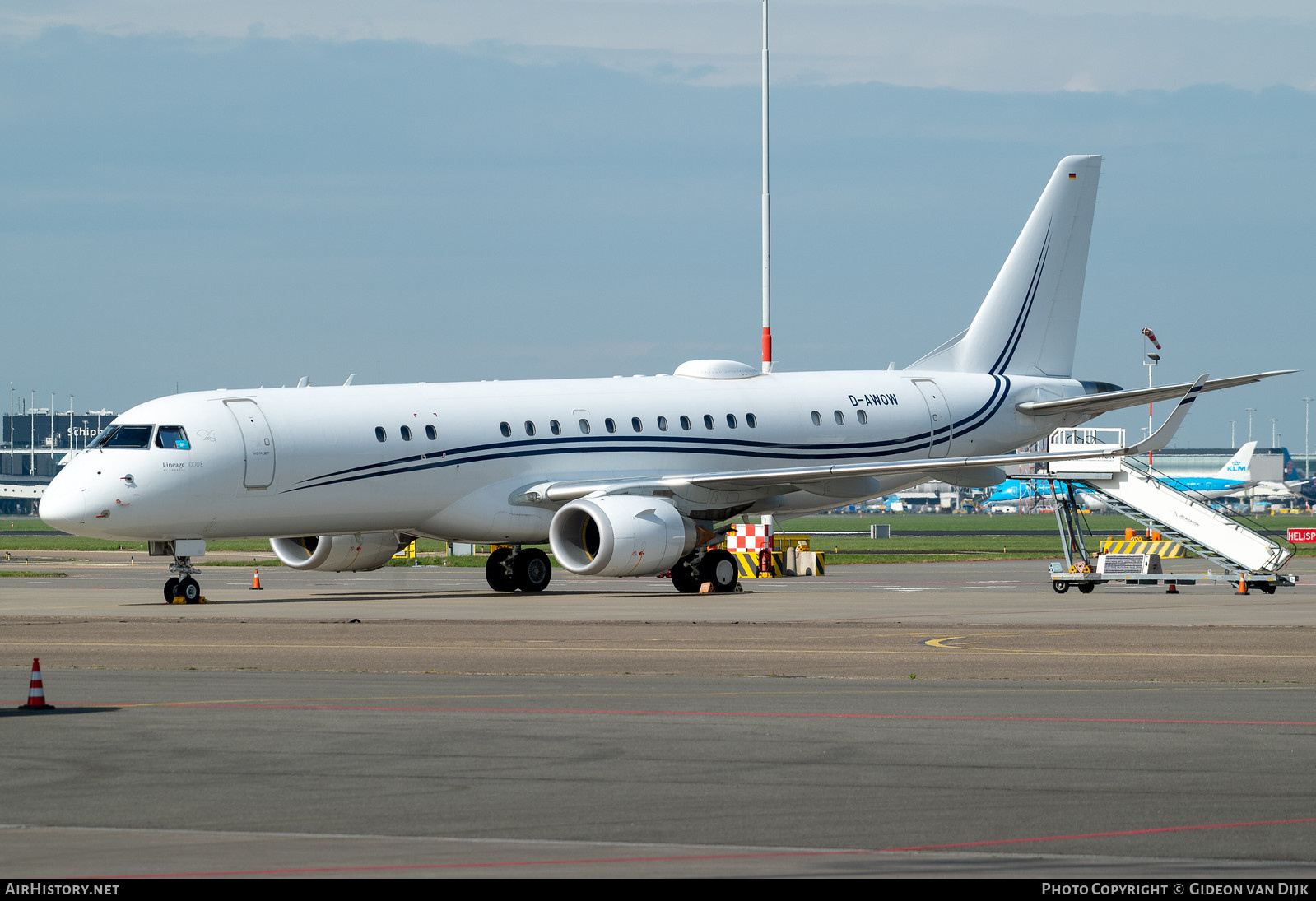 Aircraft Photo of D-AWOW | Embraer Lineage 1000E (ERJ-190-100ECJ) | VistaJet | AirHistory.net #799439