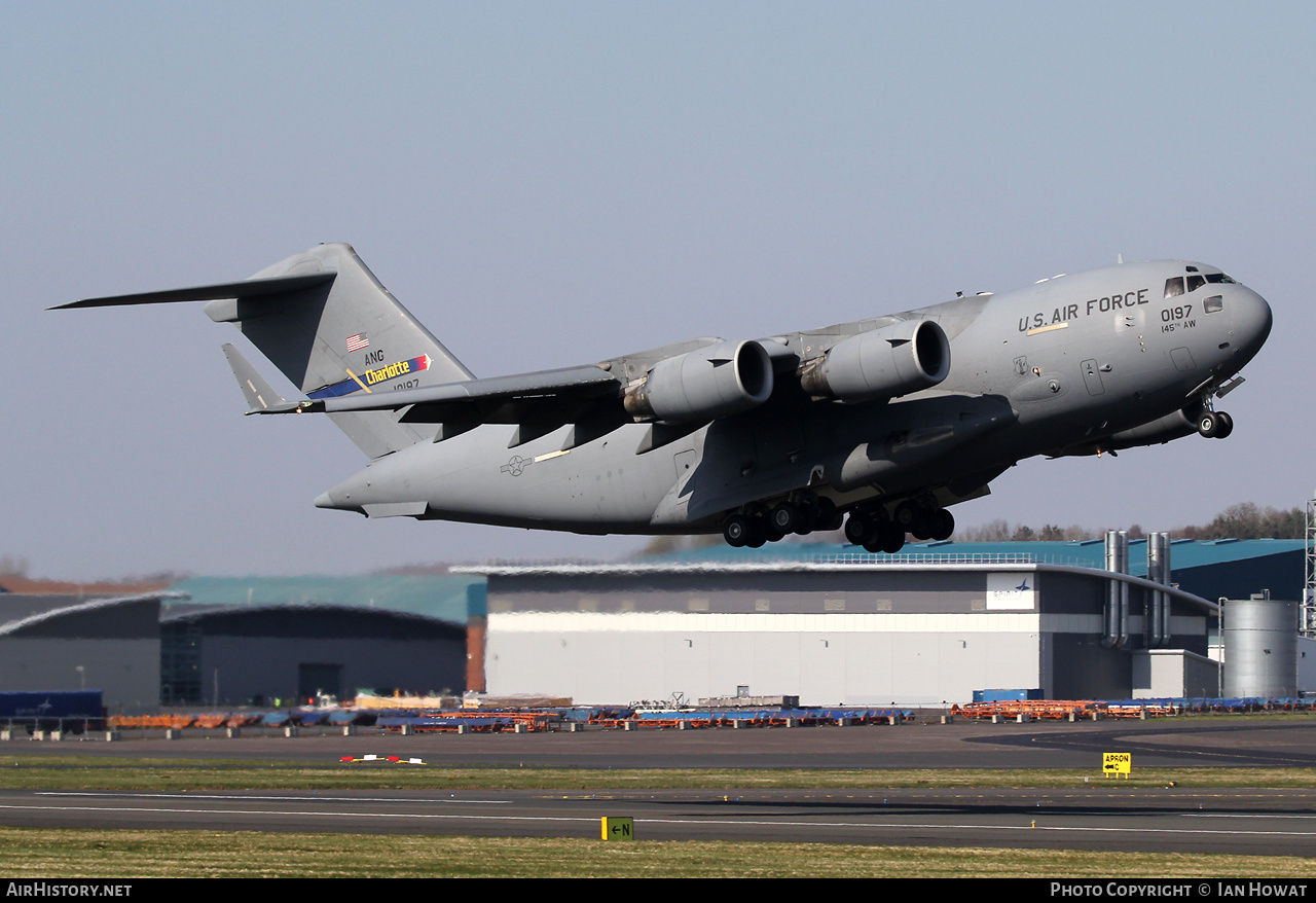 Aircraft Photo of 01-0197 / 10197 | Boeing C-17A Globemaster III | USA - Air Force | AirHistory.net #799458