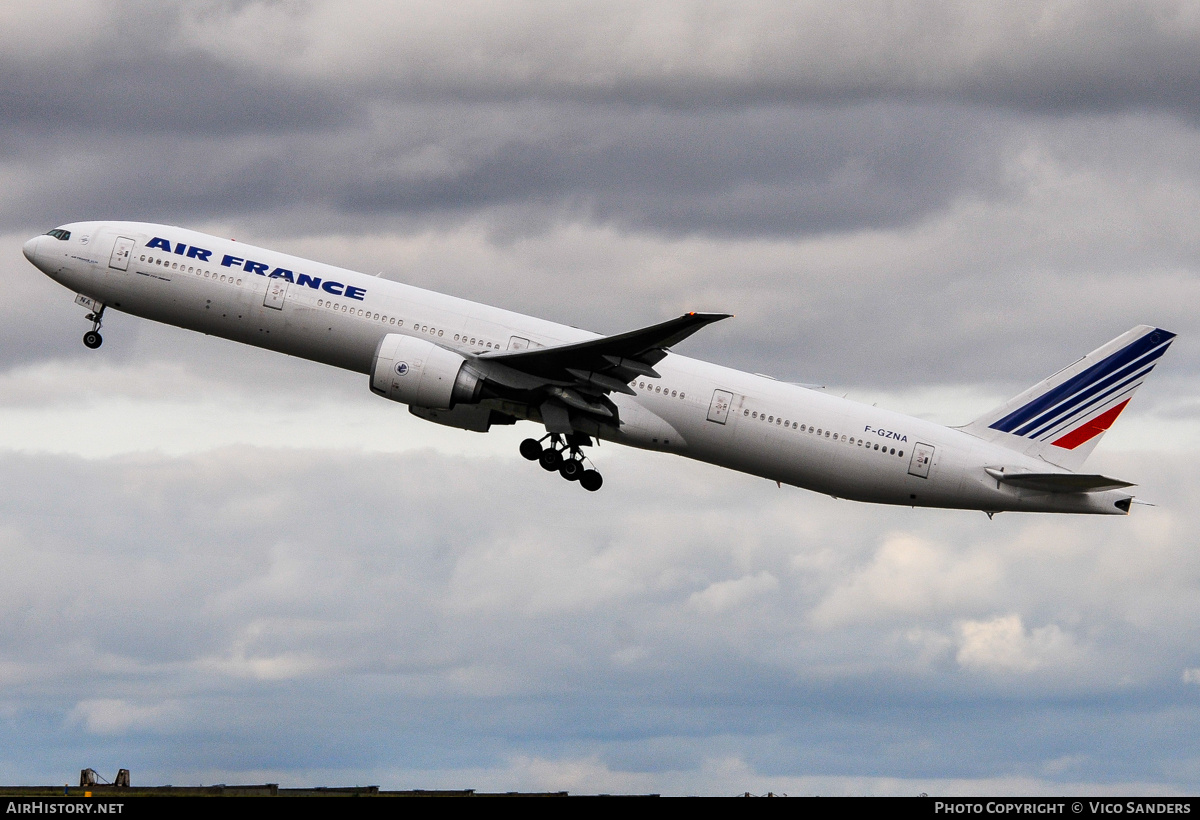 Aircraft Photo of F-GZNA | Boeing 777-328/ER | Air France | AirHistory.net #799553