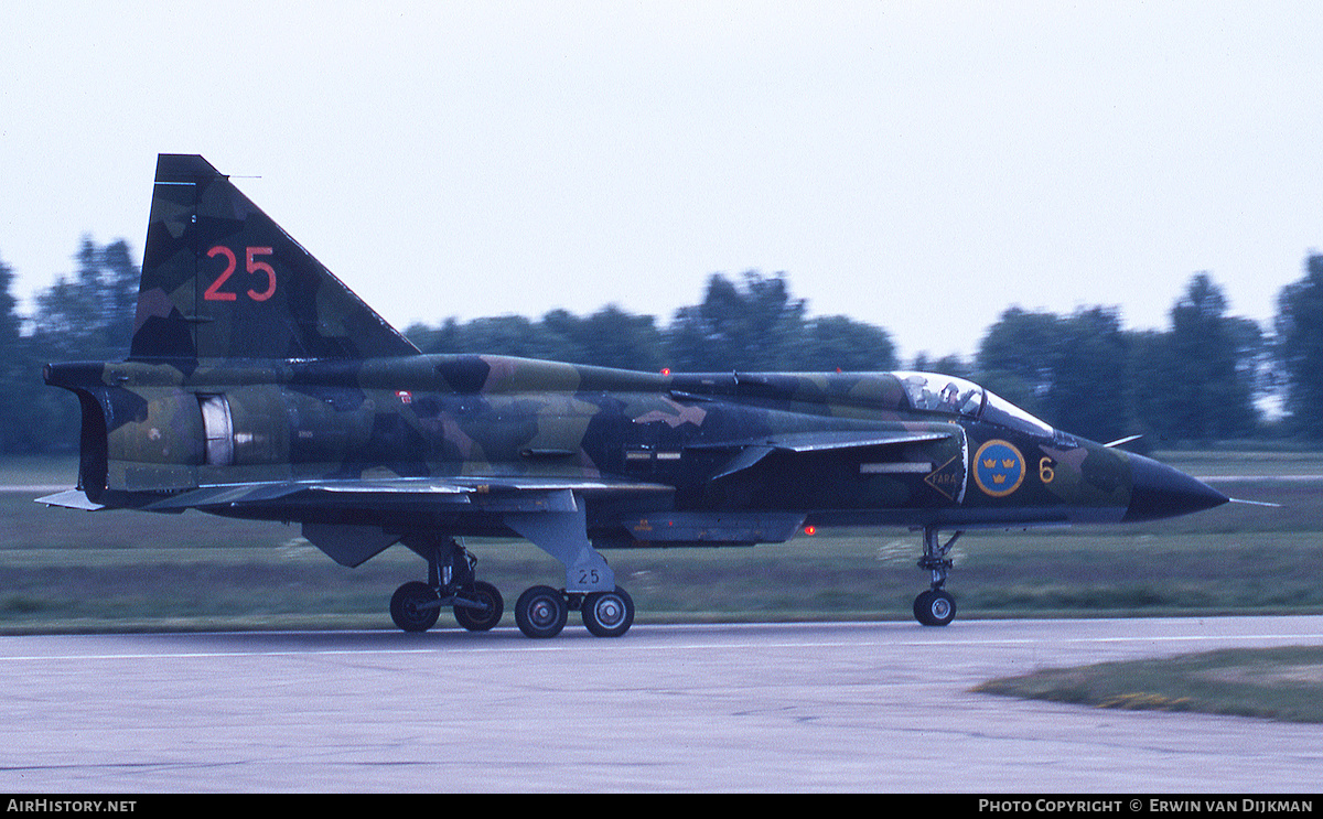 Aircraft Photo of 37025 | Saab AJ37 Viggen | Sweden - Air Force | AirHistory.net #799647