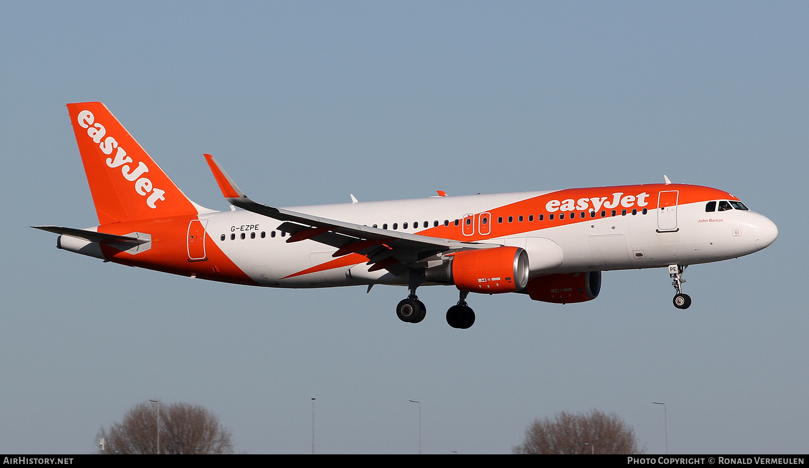 Aircraft Photo of G-EZPE | Airbus A320-214 | EasyJet | AirHistory.net #799787