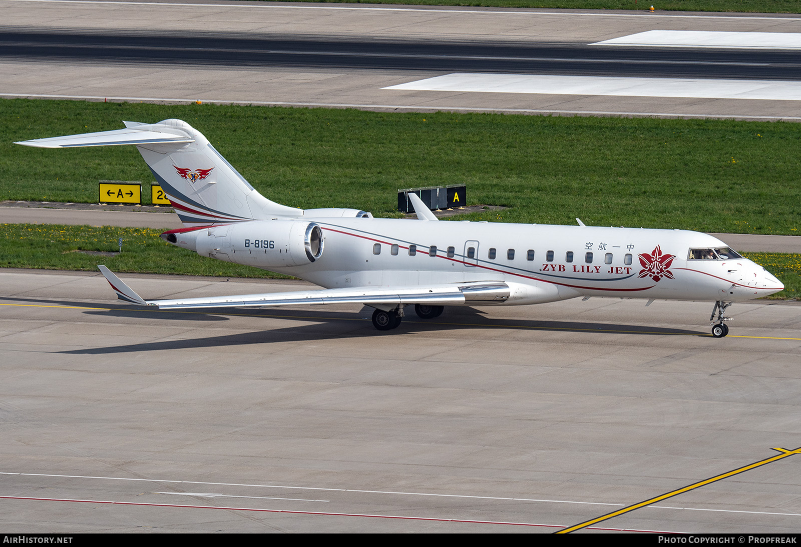 Aircraft Photo of B-8196 | Bombardier Global Express XRS (BD-700-1A10) | Zyb Lily Jet | AirHistory.net #799825
