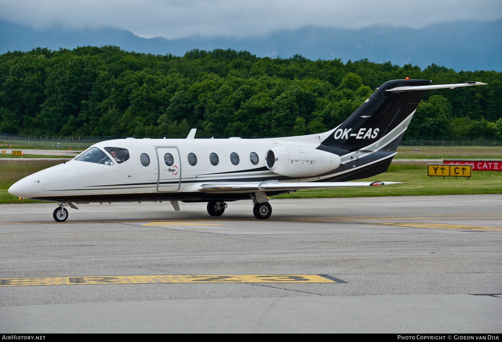 Aircraft Photo of OK-EAS | Raytheon Hawker 400XP/Nextant N400XT | AirHistory.net #800062