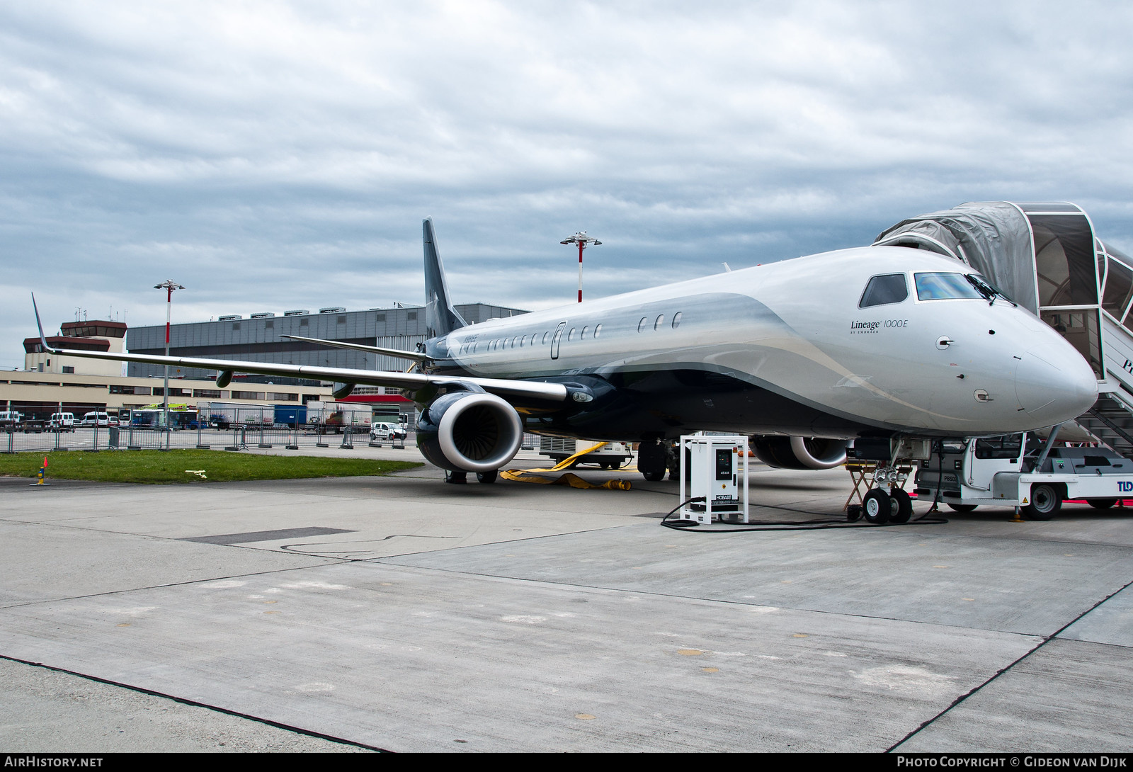 Aircraft Photo of N981EE | Embraer Lineage 1000E (ERJ-190-100ECJ) | AirHistory.net #800084