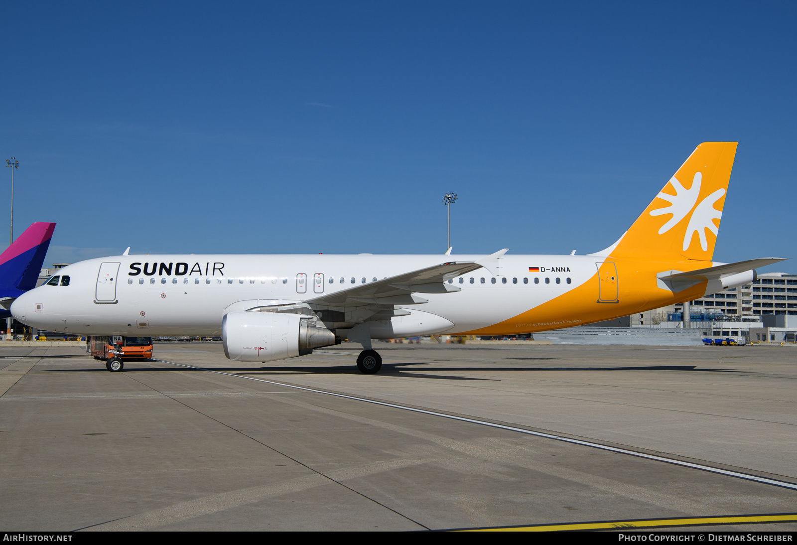 Aircraft Photo of D-ANNA | Airbus A320-214 | Sundair | AirHistory.net #800214