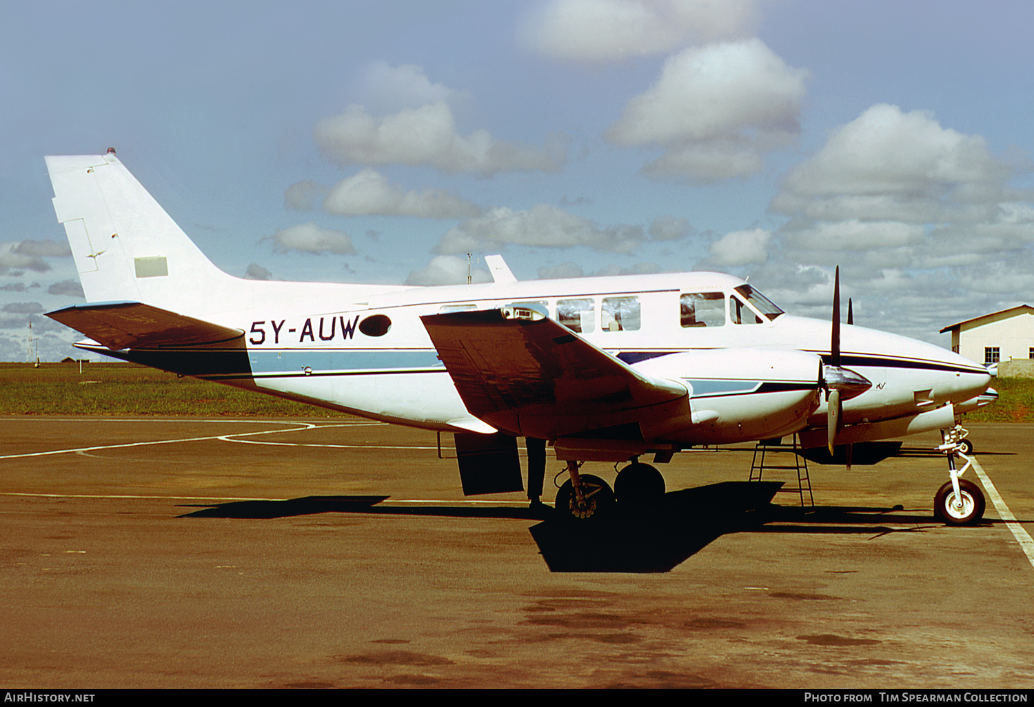 Aircraft Photo of 5Y-AUW | Beech 65-80 Queen Air | AirHistory.net #800363