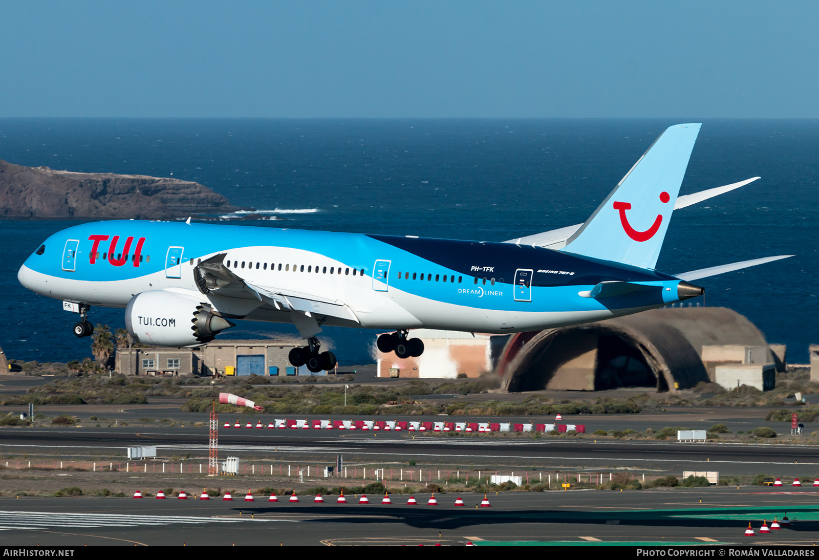 Aircraft Photo of PH-TFK | Boeing 787-8 Dreamliner | TUI | AirHistory.net #800412