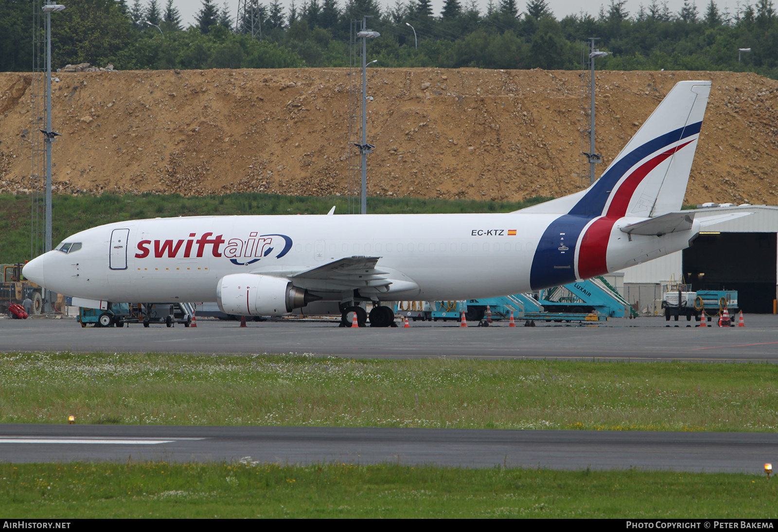 Aircraft Photo of EC-KTZ | Boeing 737-375(SF) | Swiftair | AirHistory.net #800775