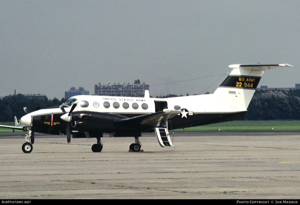 Aircraft Photo of 77-22944 / 22944 | Beech C-12C Huron | USA - Army | AirHistory.net #800983