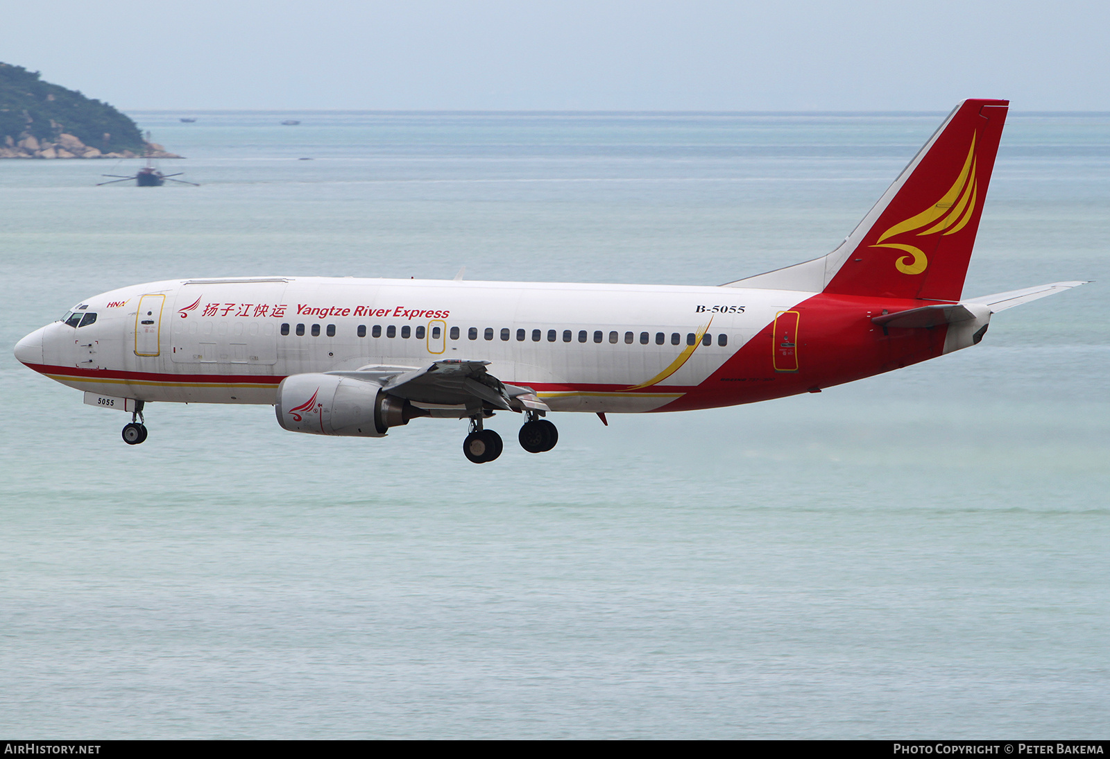 Aircraft Photo of B-5055 | Boeing 737-330(QC) | Yangtze River Express | AirHistory.net #801078