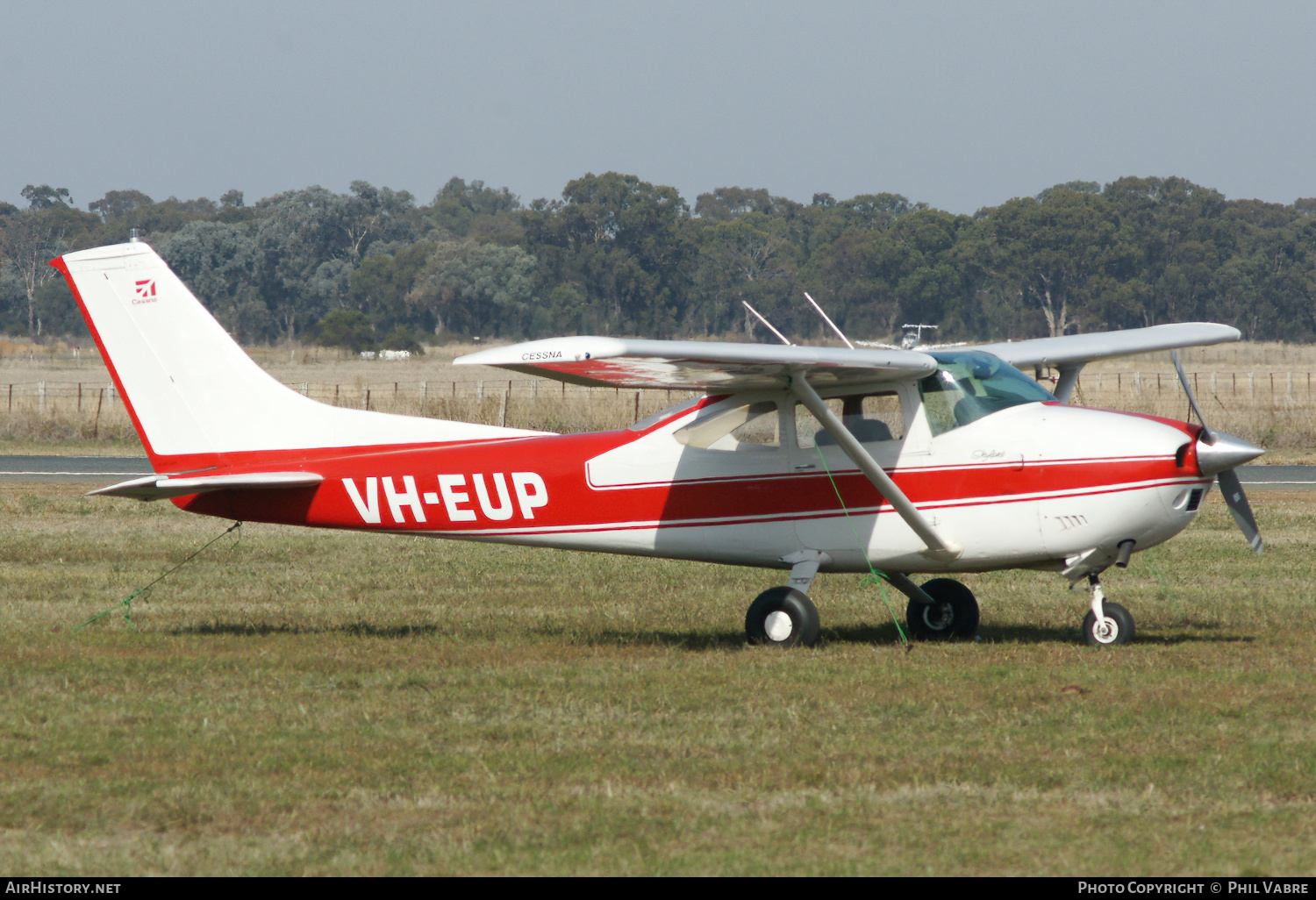 Aircraft Photo of VH-EUP | Cessna 182P Skylane II | AirHistory.net #801534