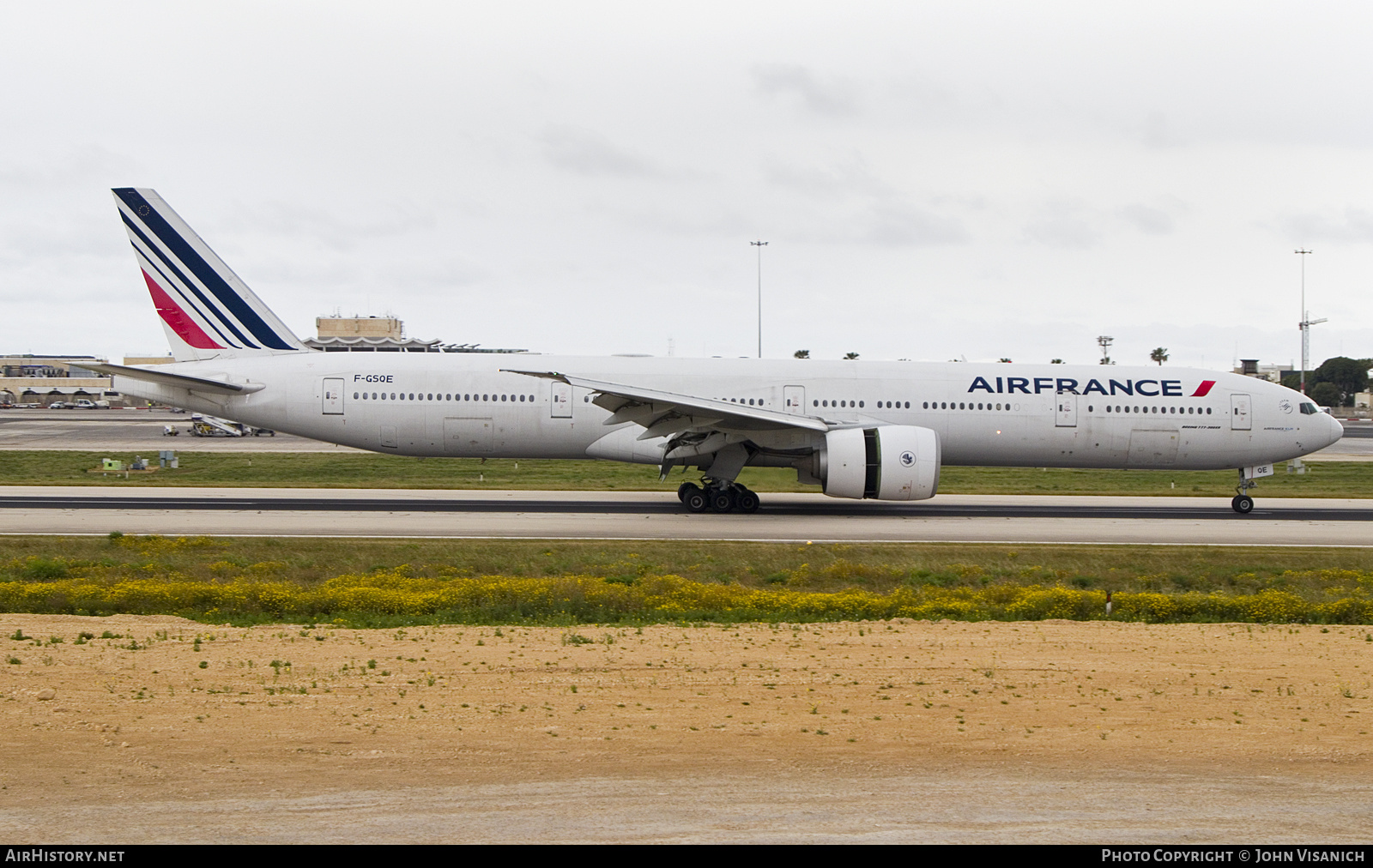 Aircraft Photo of F-GSQE | Boeing 777-328/ER | Air France | AirHistory.net #801632
