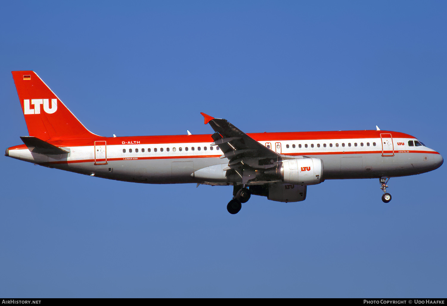 Aircraft Photo of D-ALTH | Airbus A320-214 | LTU - Lufttransport-Unternehmen | AirHistory.net #801697