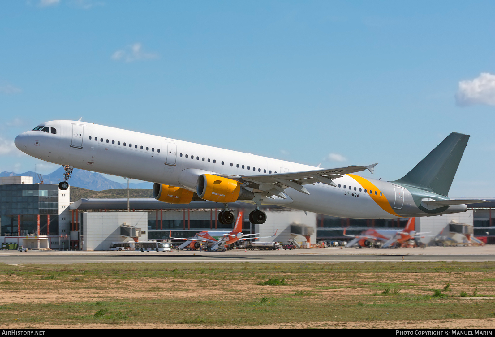 Aircraft Photo of LY-WSA | Airbus A321-212 | GetJet Airlines | AirHistory.net #801862