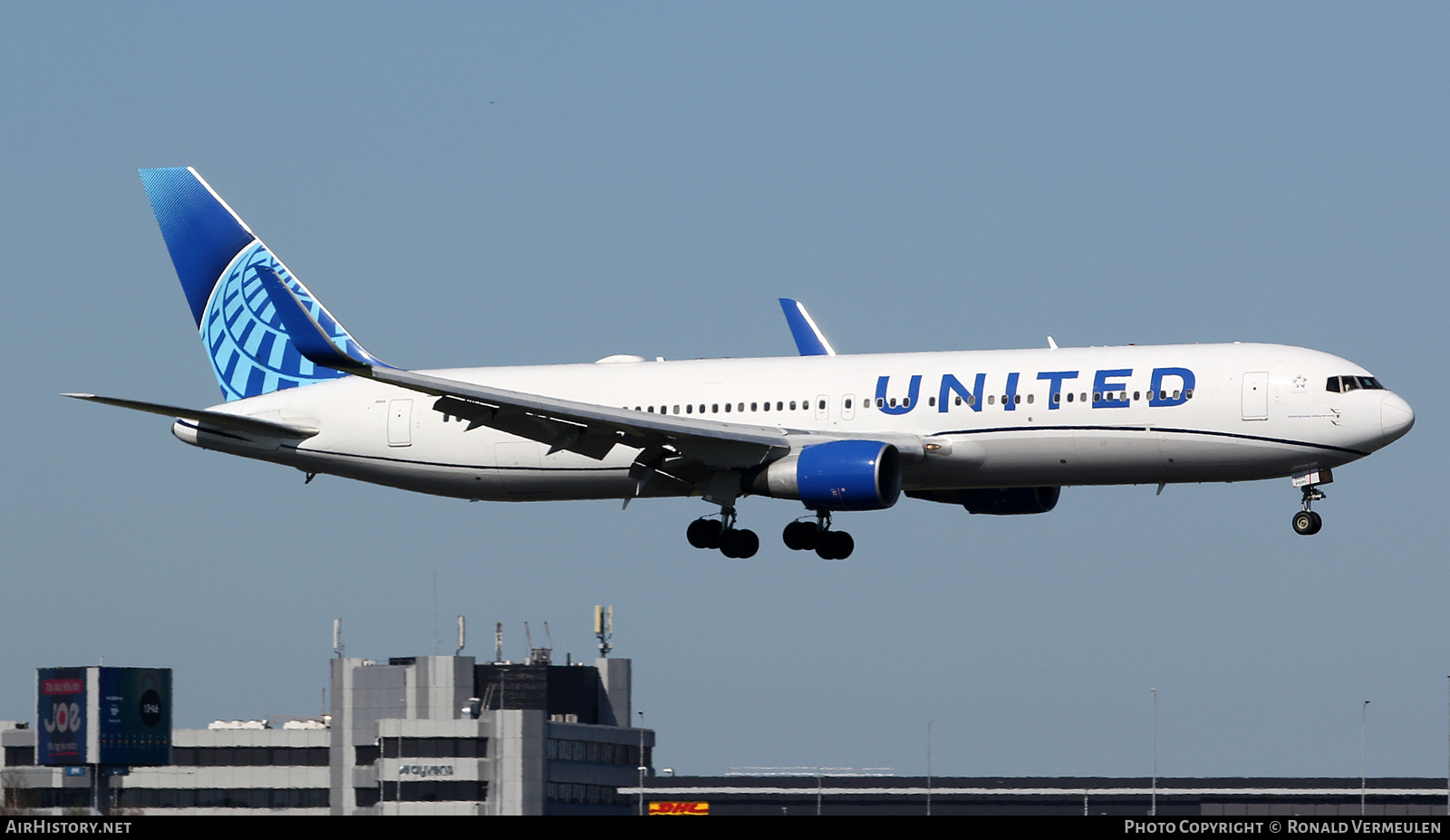 Aircraft Photo of N654UA | Boeing 767-322/ER | United Airlines | AirHistory.net #802009