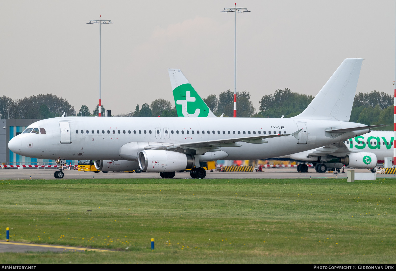 Aircraft Photo of LY-VEL | Airbus A320-232 | AirHistory.net #802048