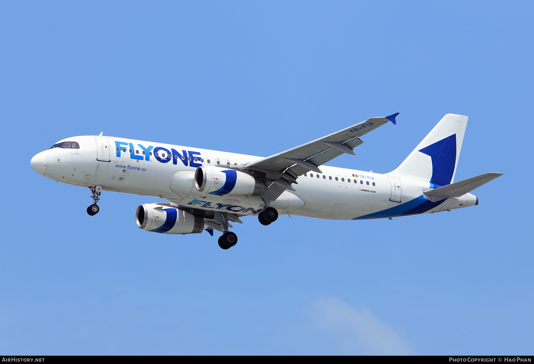 Aircraft Photo of YR-FIA | Airbus A320-232 | FlyOne | AirHistory.net #802096