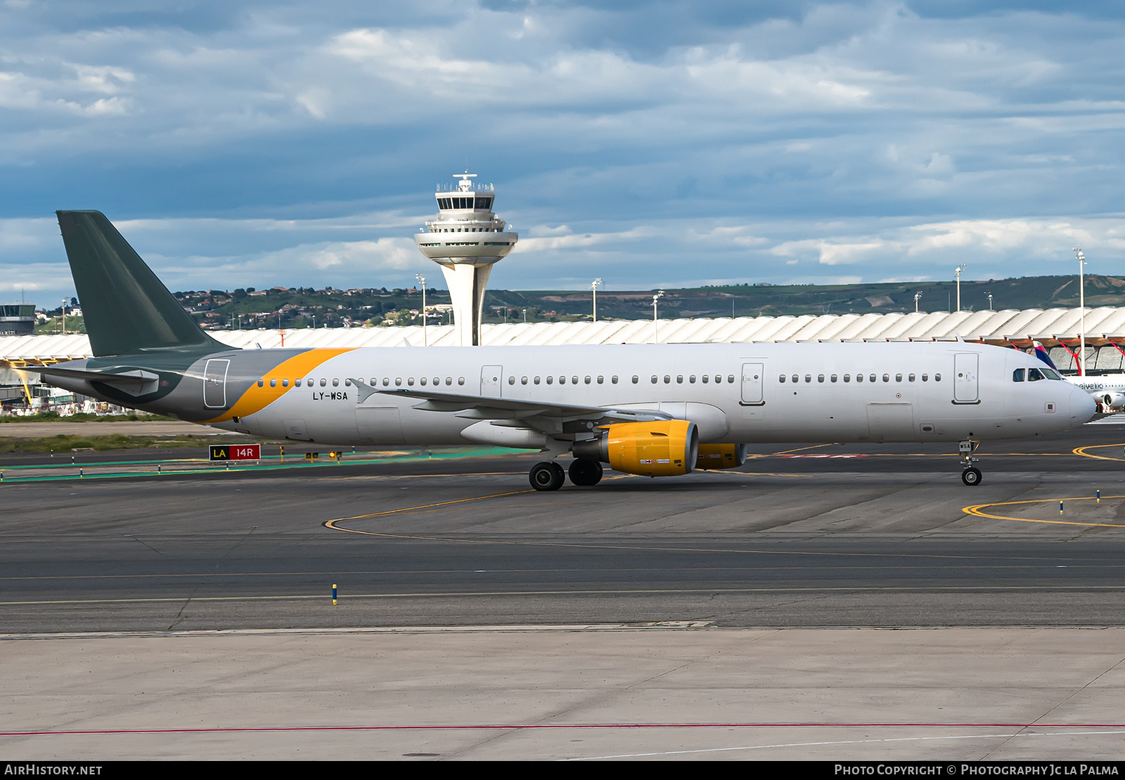 Aircraft Photo of LY-WSA | Airbus A321-212 | AirHistory.net #802178