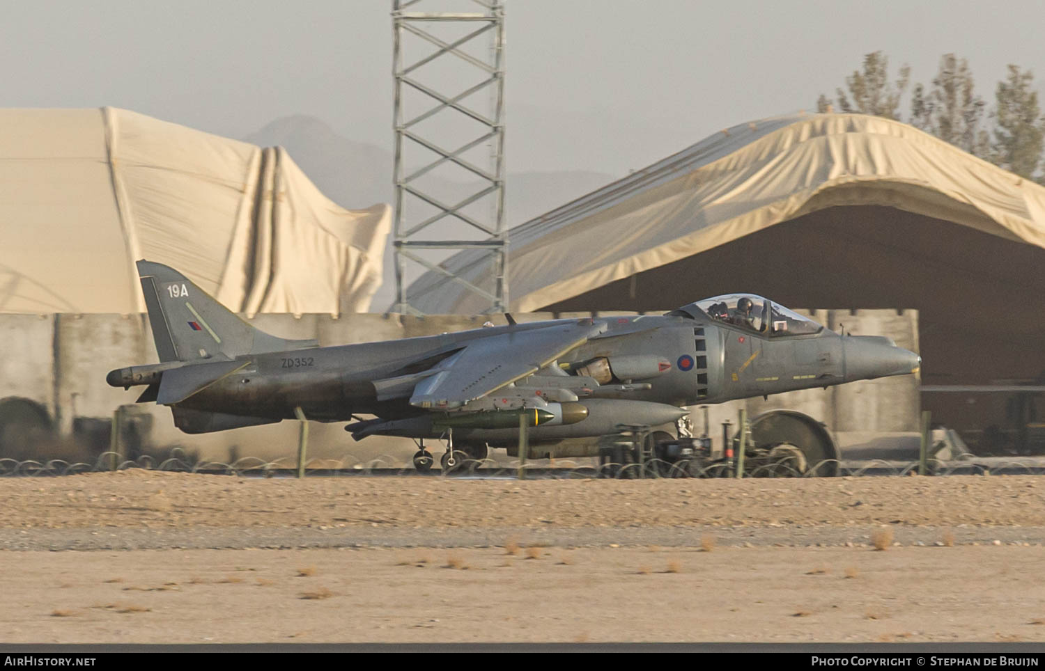Aircraft Photo of ZD352 | British Aerospace Harrier GR7A | UK - Air Force | AirHistory.net #802532