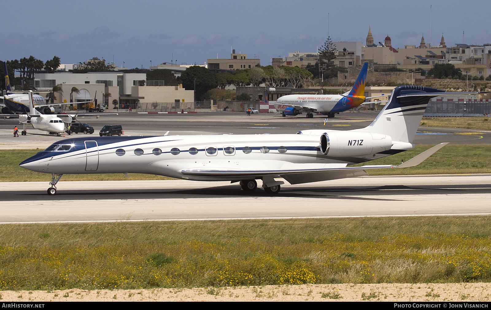 Aircraft Photo of N71Z | Gulfstream Aerospace G700 | AirHistory.net #802687