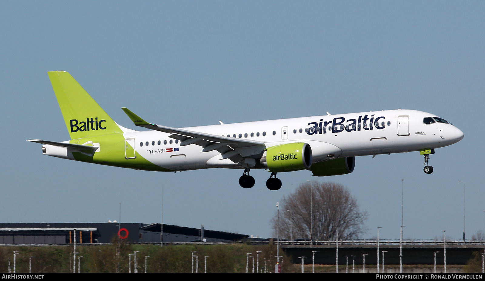 Aircraft Photo of YL-ABJ | Airbus A220-371 (BD-500-1A11) | AirBaltic | AirHistory.net #802722