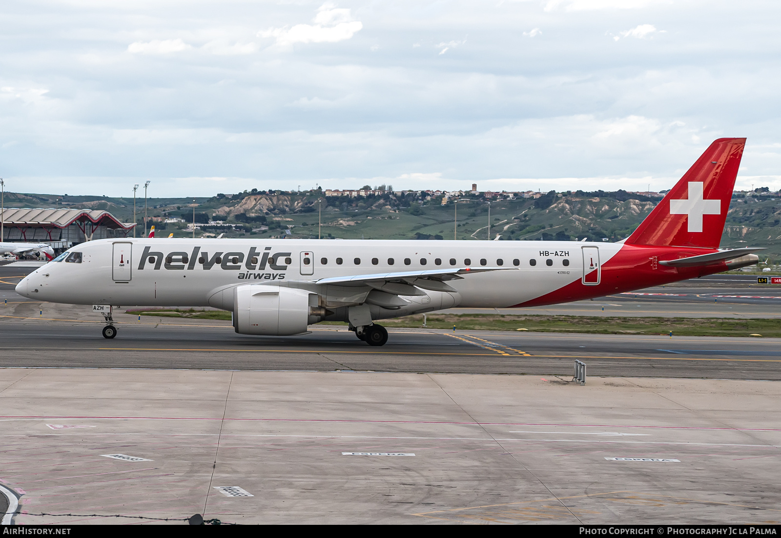 Aircraft Photo of HB-AZH | Embraer 190-E2 (ERJ-190-300) | Helvetic Airways | AirHistory.net #802781