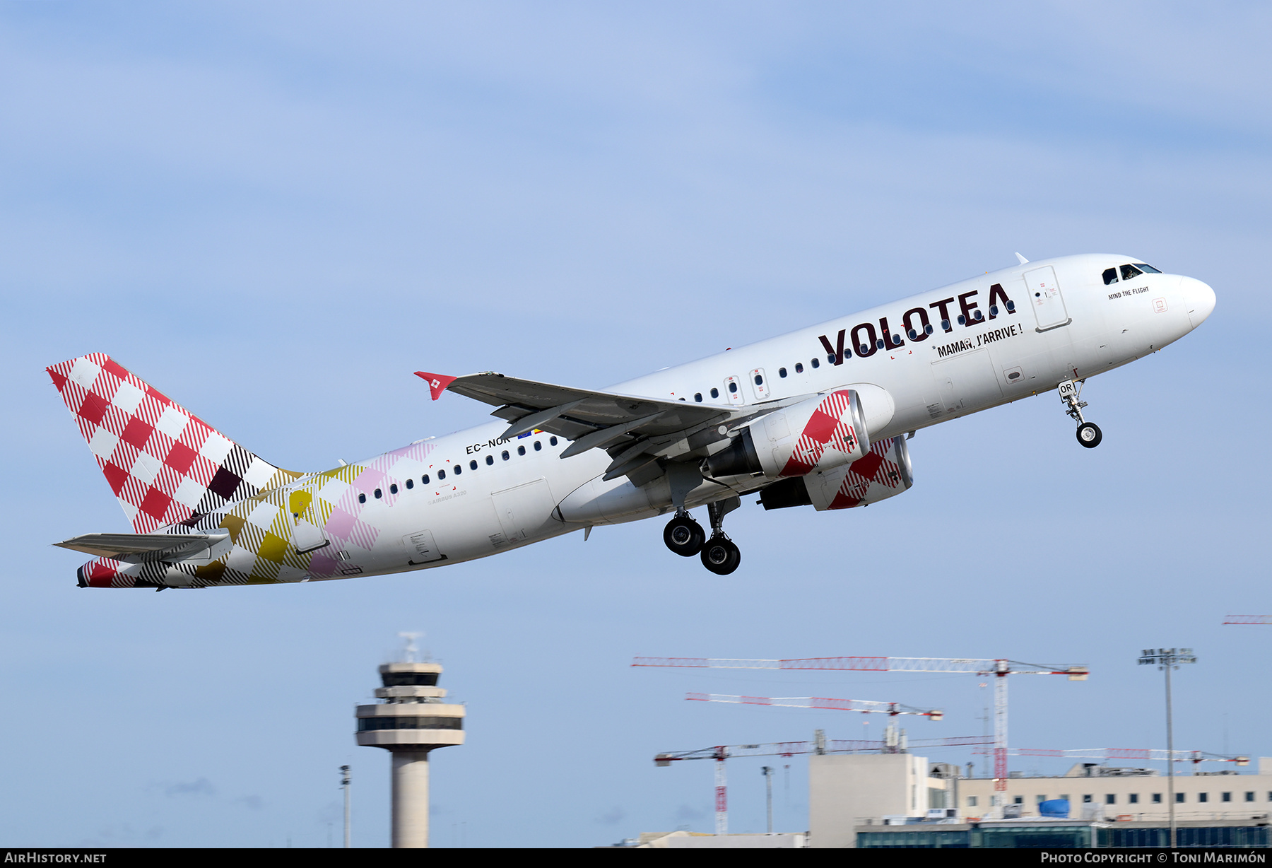 Aircraft Photo of EC-NOR | Airbus A320-216 | Volotea | AirHistory.net #802860
