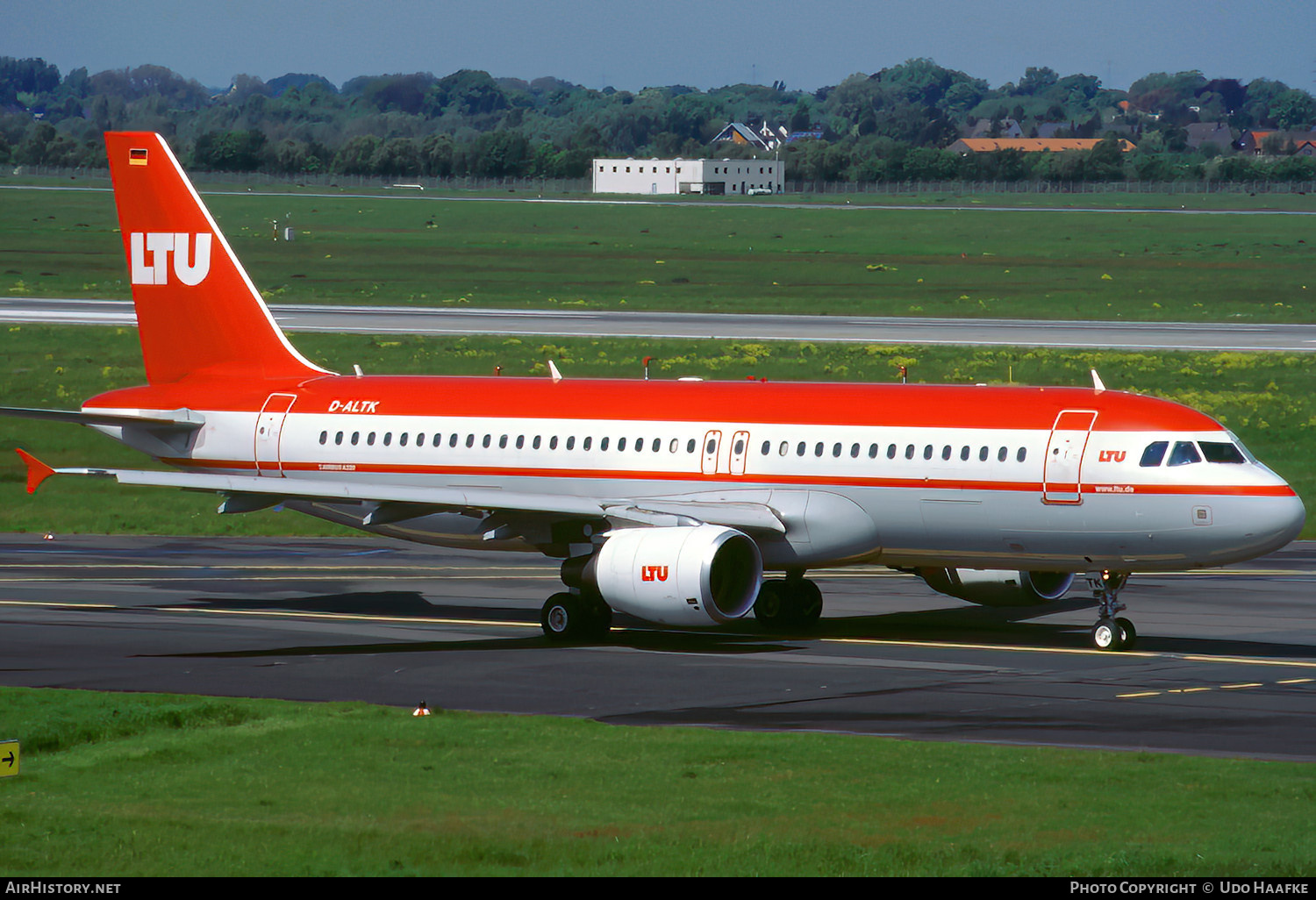 Aircraft Photo of D-ALTK | Airbus A320-214 | LTU - Lufttransport-Unternehmen | AirHistory.net #803205