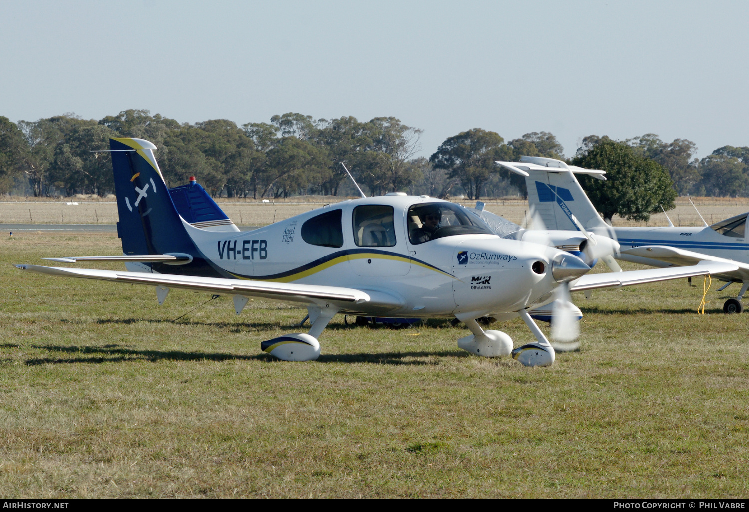 Aircraft Photo of VH-EFB | Cirrus SR-22 G2-GTS | OzRunways | AirHistory.net #803328