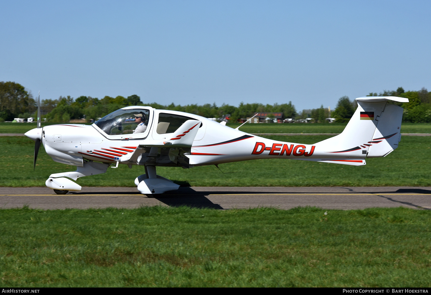 Aircraft Photo of D-ENGJ | Diamond DA40 NG Diamond Star | AirHistory.net #803340