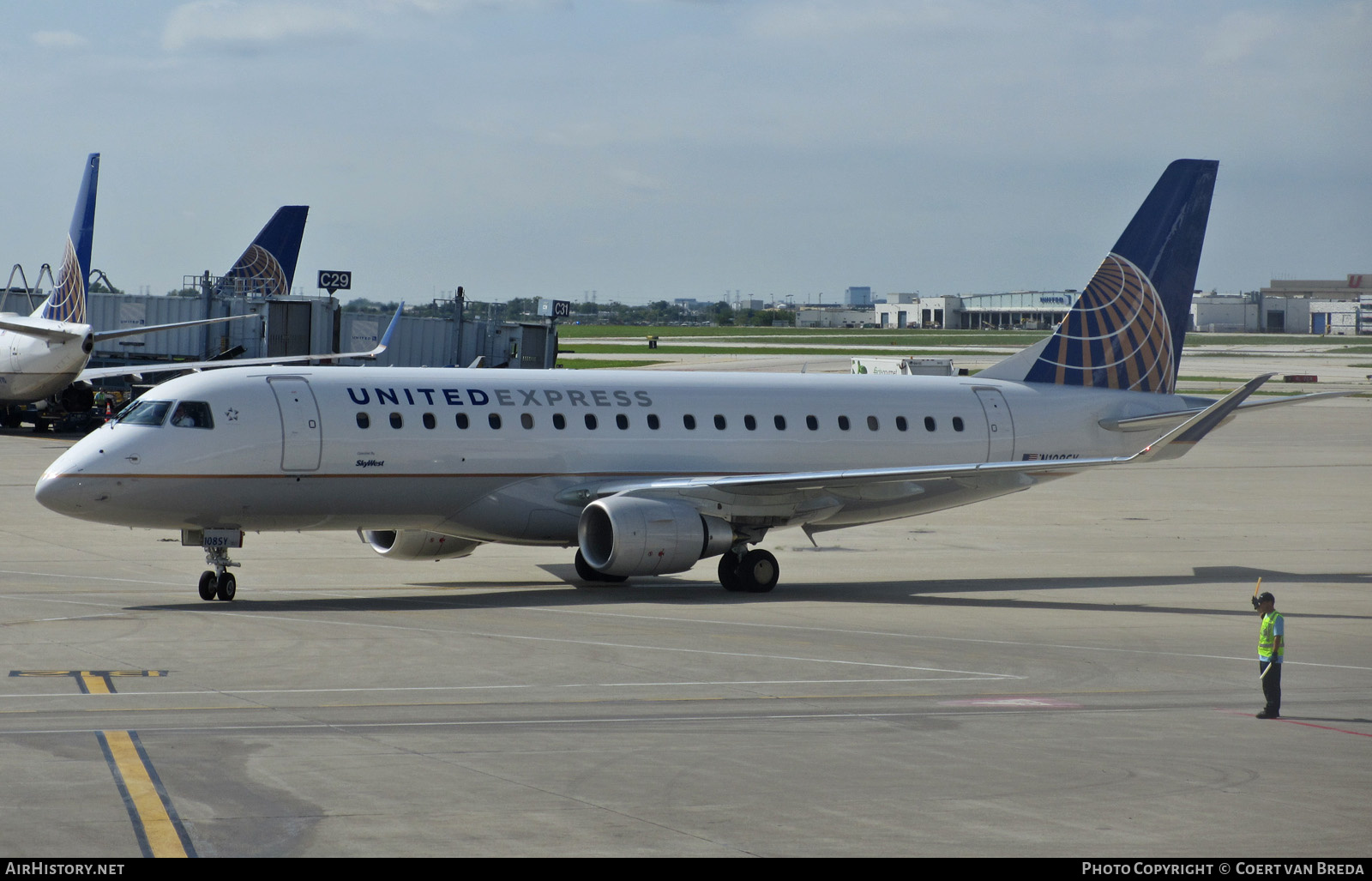 Aircraft Photo of N108SY | Embraer 175LR (ERJ-170-200LR) | United Express | AirHistory.net #803478