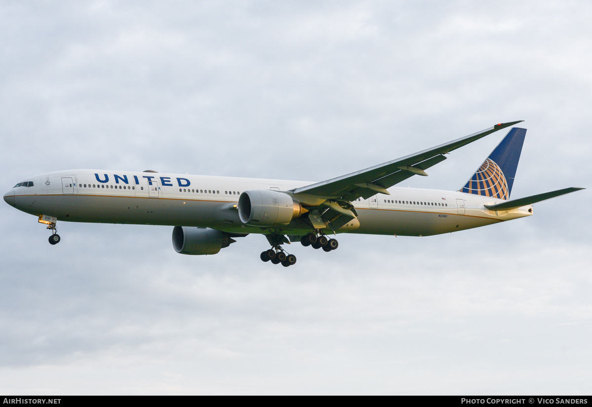 Aircraft Photo of N2341U | Boeing 777-300/ER | United Airlines | AirHistory.net #803485