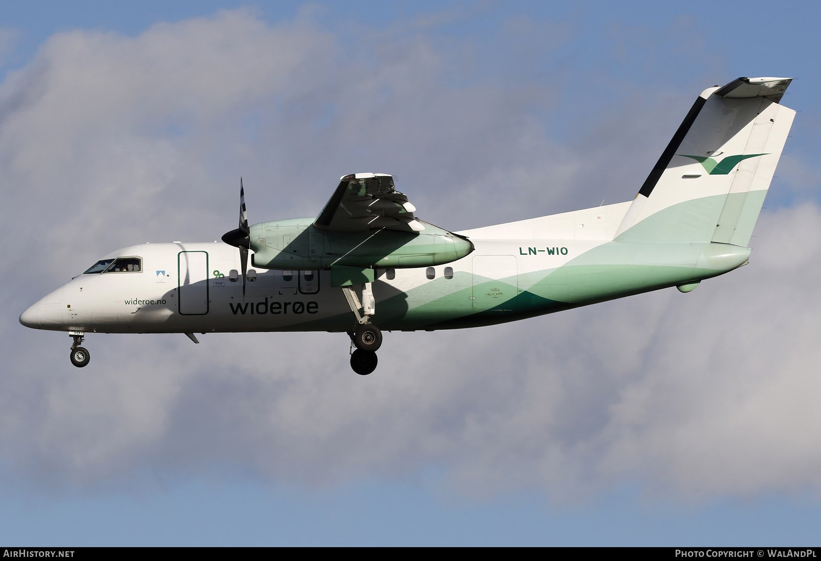 Aircraft Photo of LN-WIO | De Havilland Canada DHC-8-103 Dash 8 | Widerøe | AirHistory.net #803671