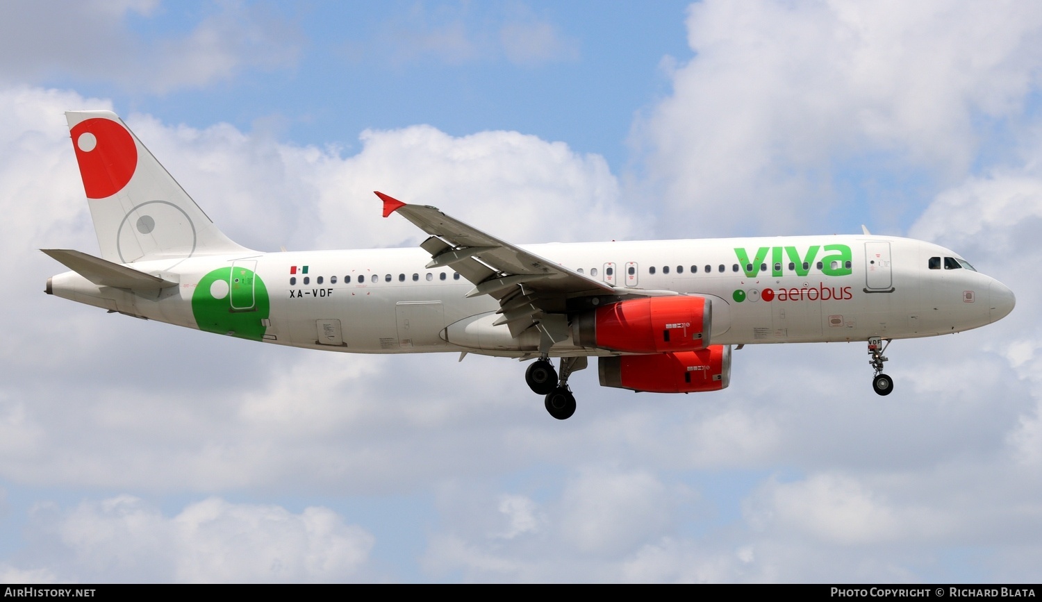 Aircraft Photo of XA-VDF | Airbus A320-232 | Viva Aerobús | AirHistory.net #803751