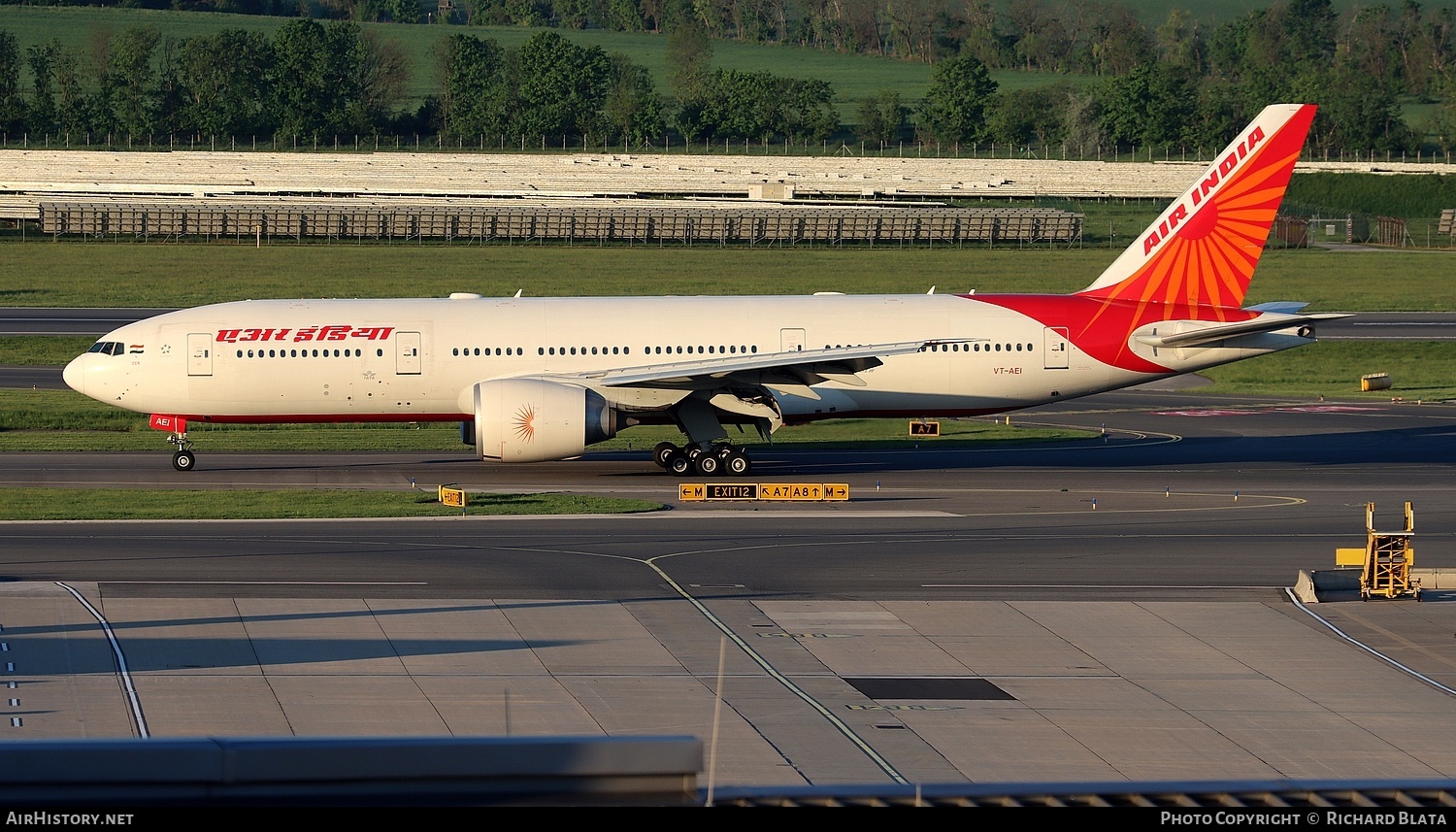 Aircraft Photo of VT-AEI | Boeing 777-232/LR | Air India | AirHistory.net #803757