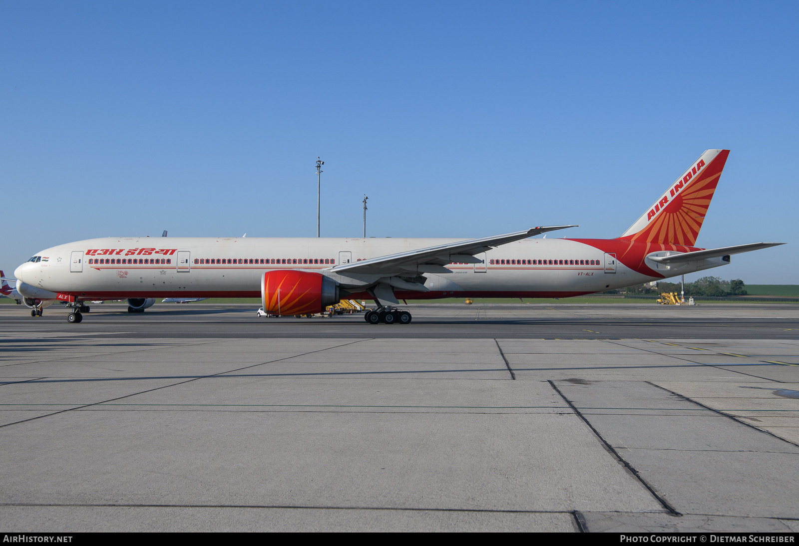 Aircraft Photo of VT-ALX | Boeing 777-337/ER | Air India | AirHistory.net #803888