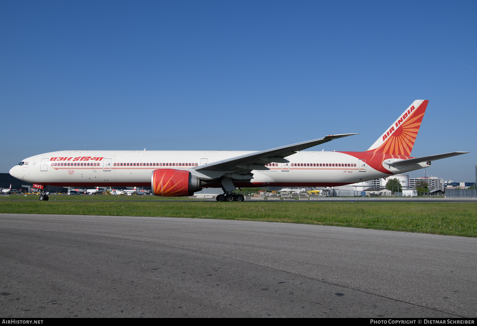 Aircraft Photo of VT-ALK | Boeing 777-337/ER | Air India | AirHistory.net #803901