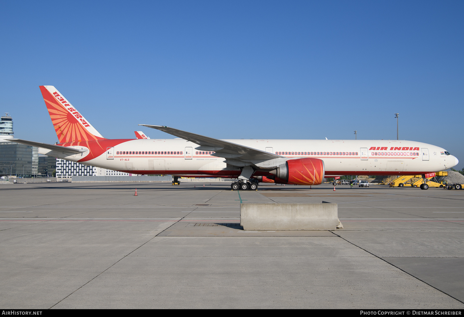 Aircraft Photo of VT-ALS | Boeing 777-337/ER | Air India | AirHistory.net #803919