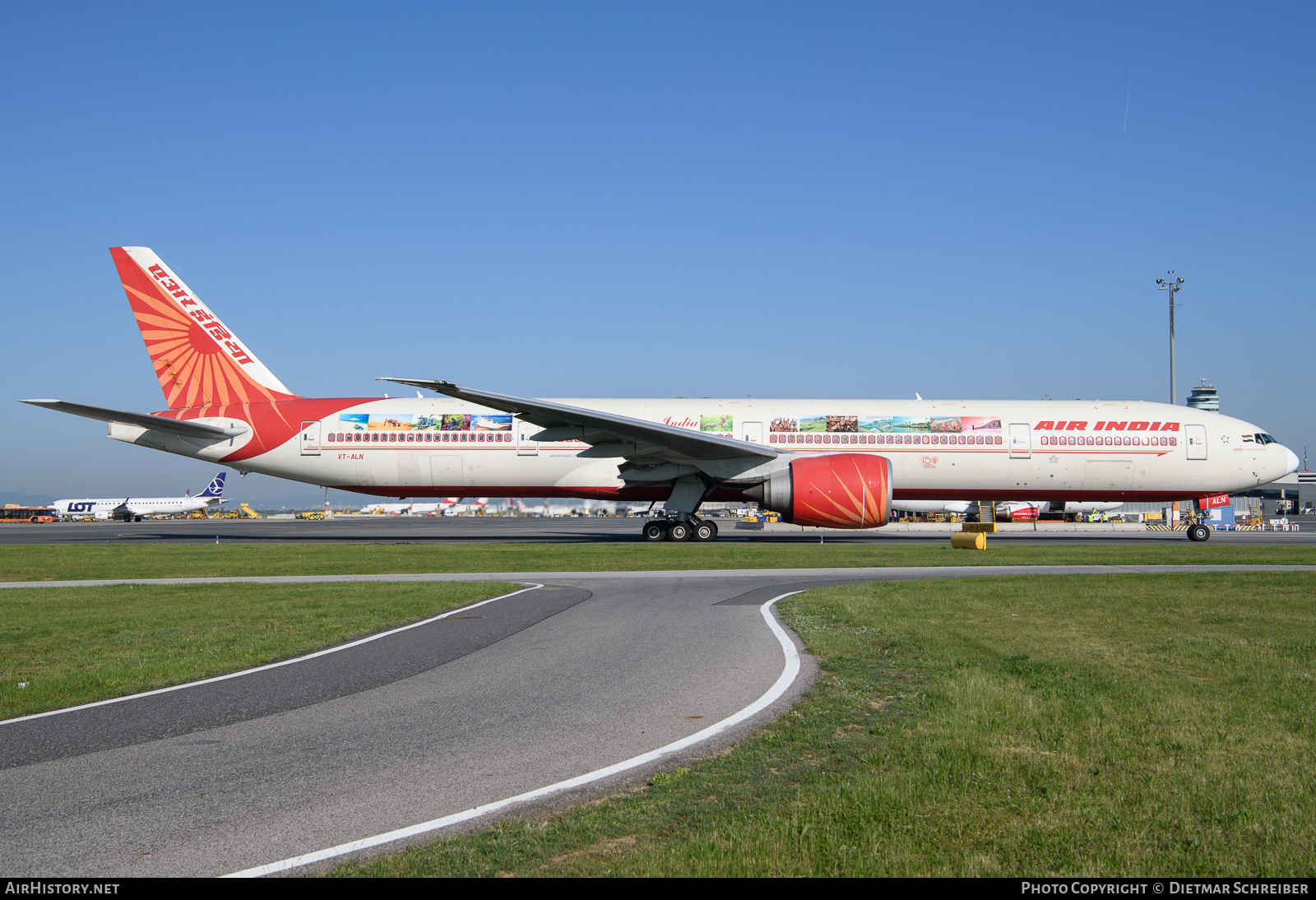 Aircraft Photo of VT-ALN | Boeing 777-337/ER | Air India | AirHistory.net #803925