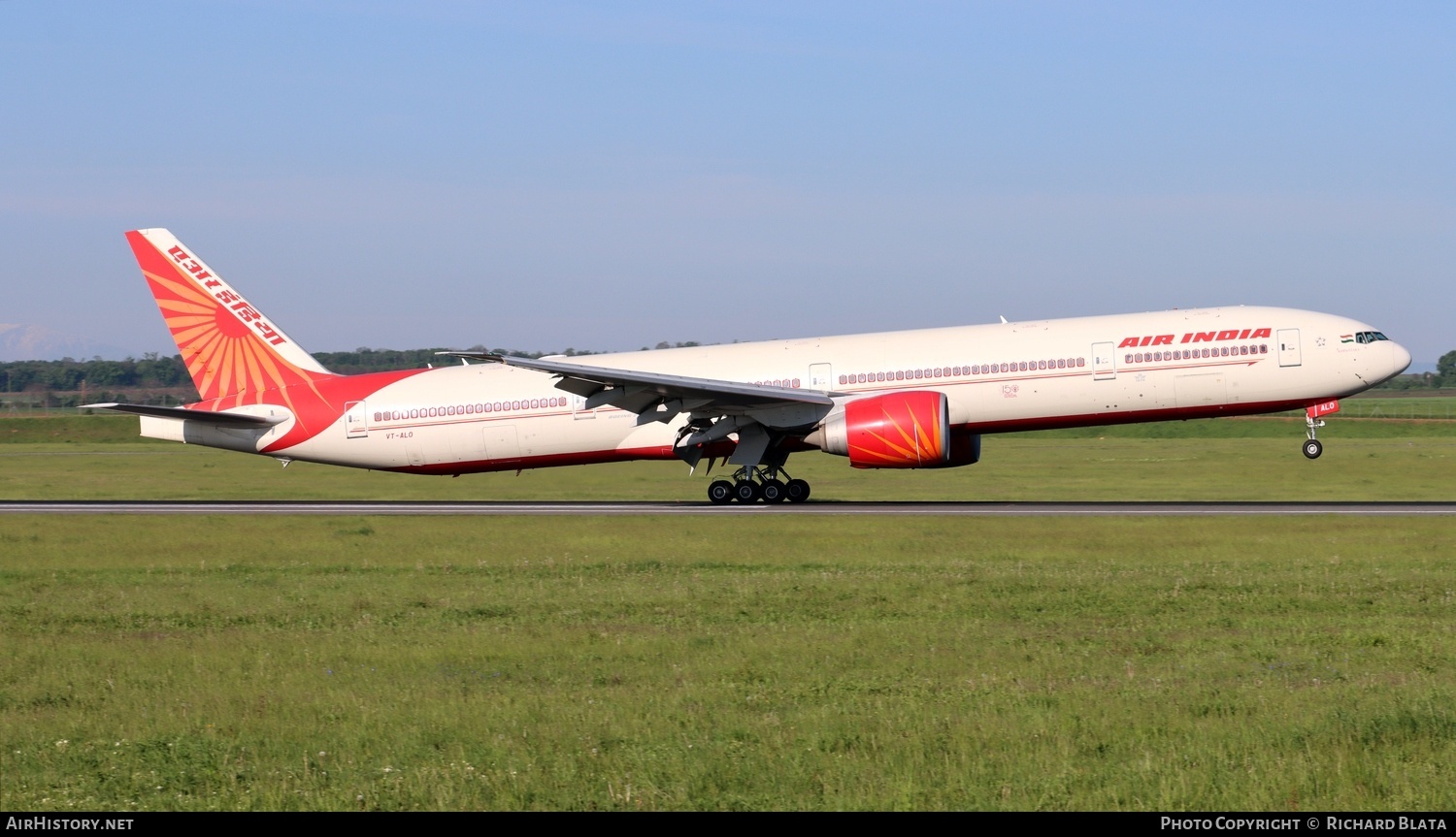 Aircraft Photo of VT-ALO | Boeing 777-337/ER | Air India | AirHistory.net #803975