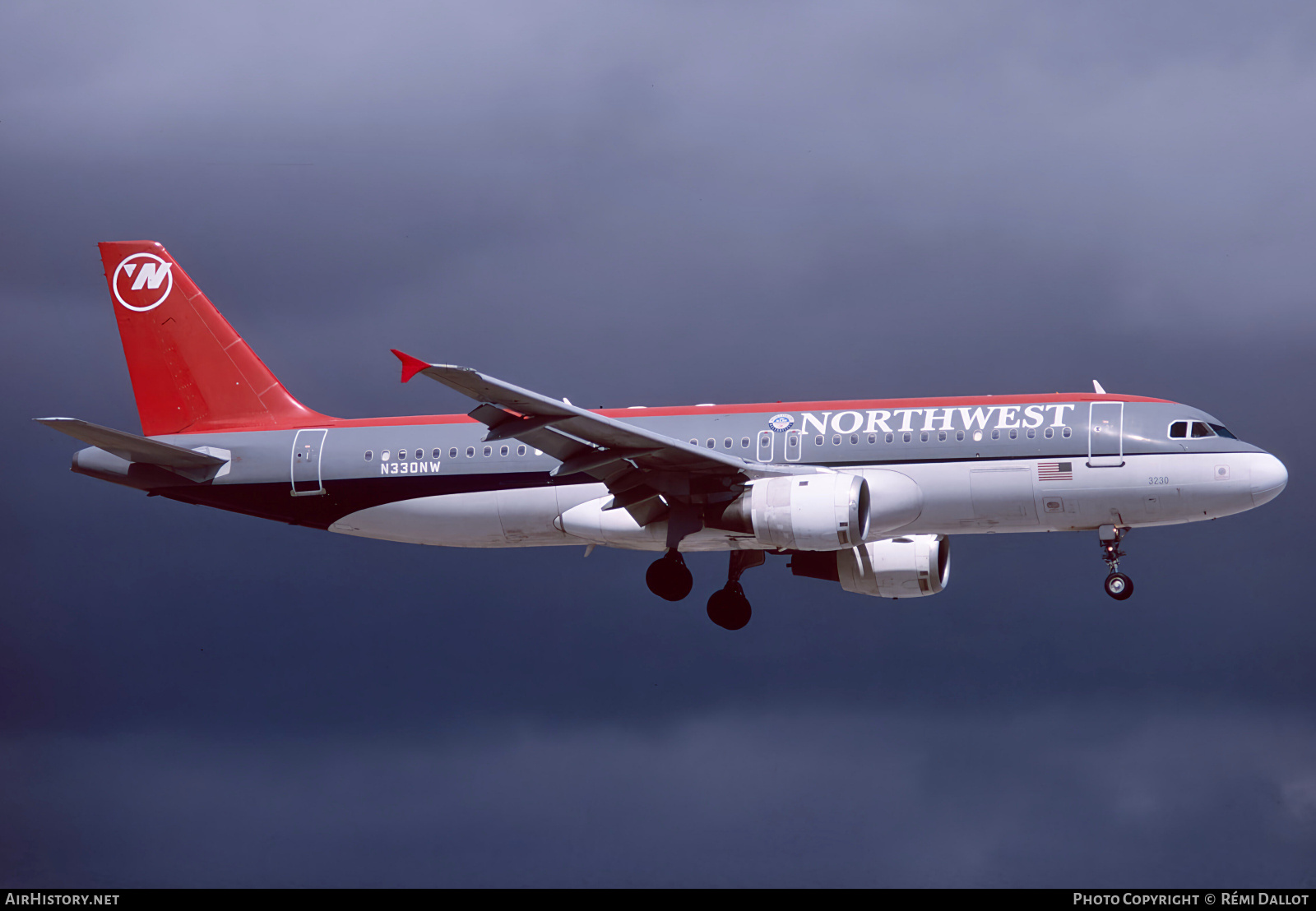 Aircraft Photo of N330NW | Airbus A320-211 | Northwest Airlines | AirHistory.net #804055
