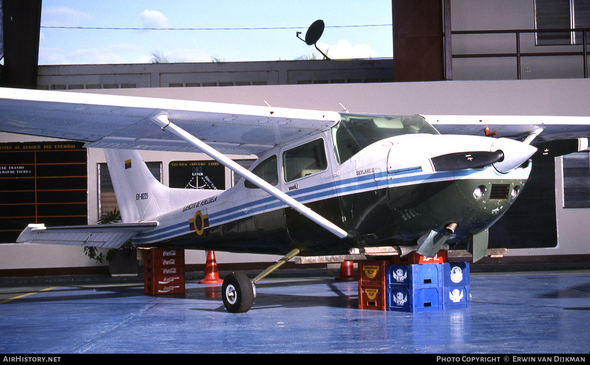 Aircraft Photo of EV-8221 | Cessna 182R Skylane II | Venezuela - Army | AirHistory.net #804112