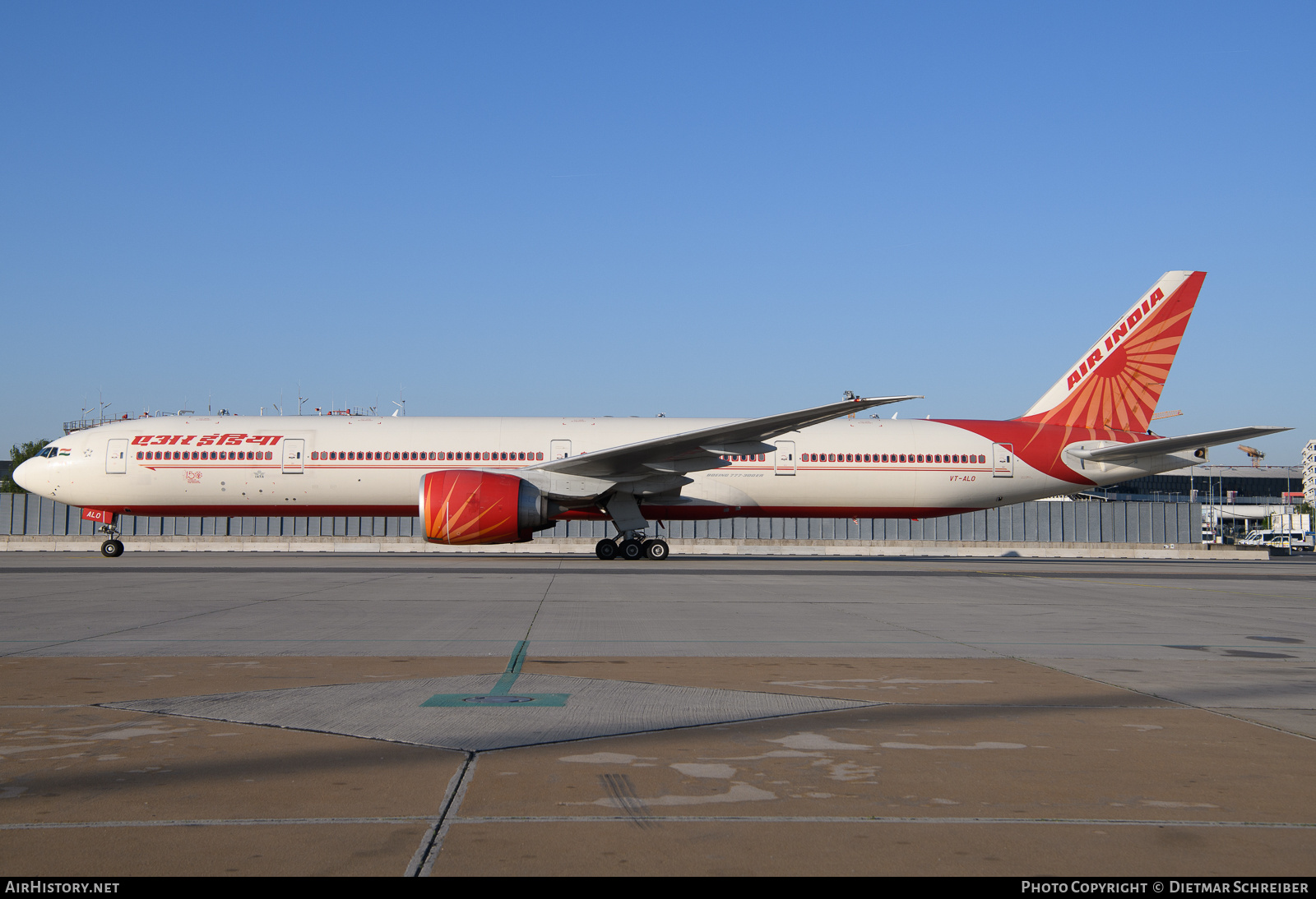 Aircraft Photo of VT-ALO | Boeing 777-337/ER | Air India | AirHistory.net #804743