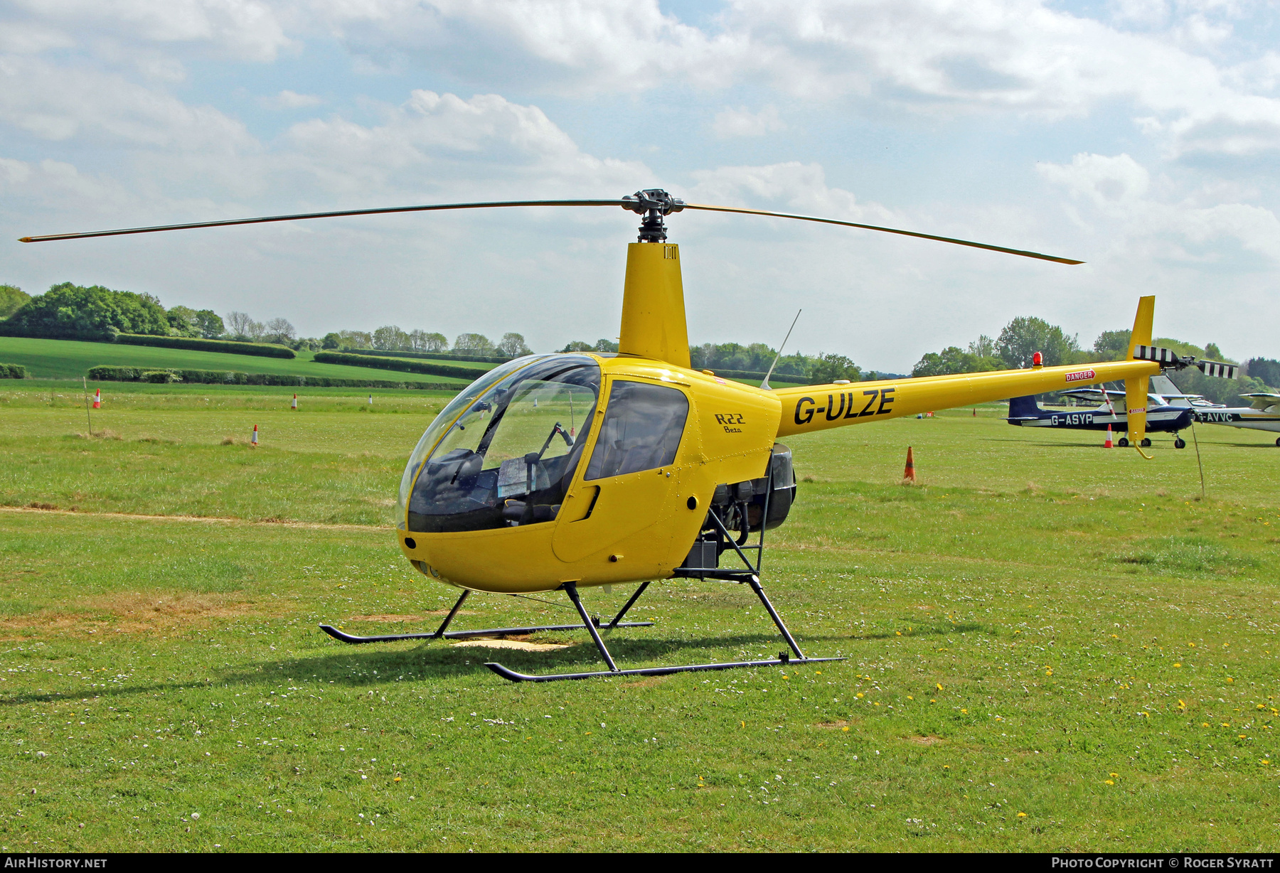 Aircraft Photo of G-ULZE | Robinson R-22 Beta | AirHistory.net #804797