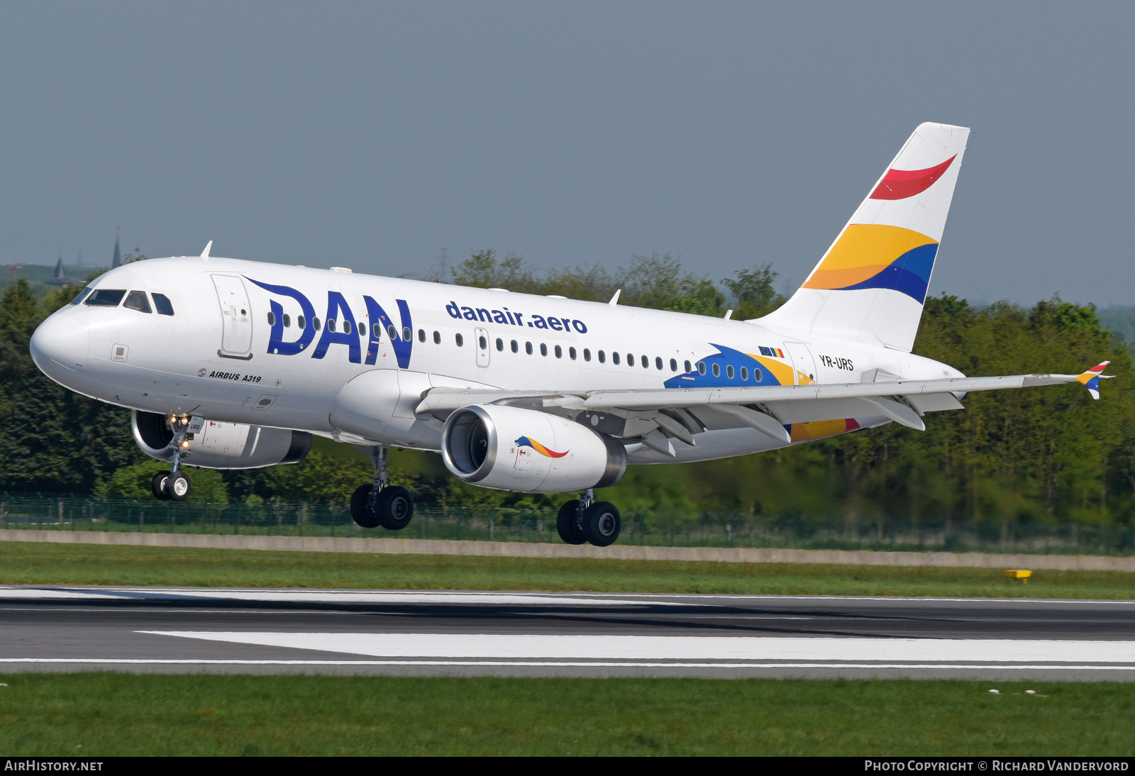 Aircraft Photo of YR-URS | Airbus A319-132 | Dan Air | AirHistory.net #804798
