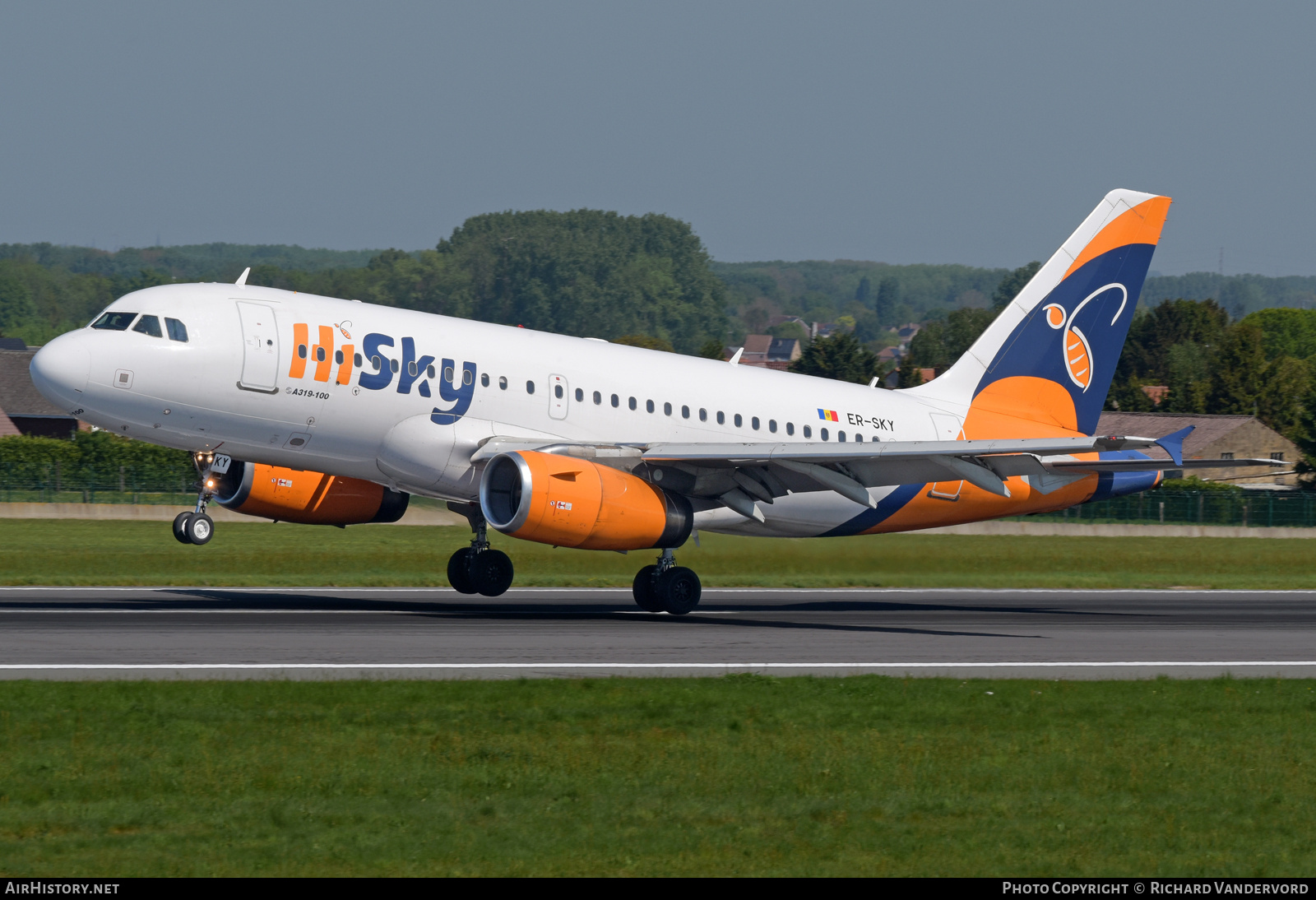 Aircraft Photo of ER-SKY | Airbus A319-131 | HiSky | AirHistory.net #804809