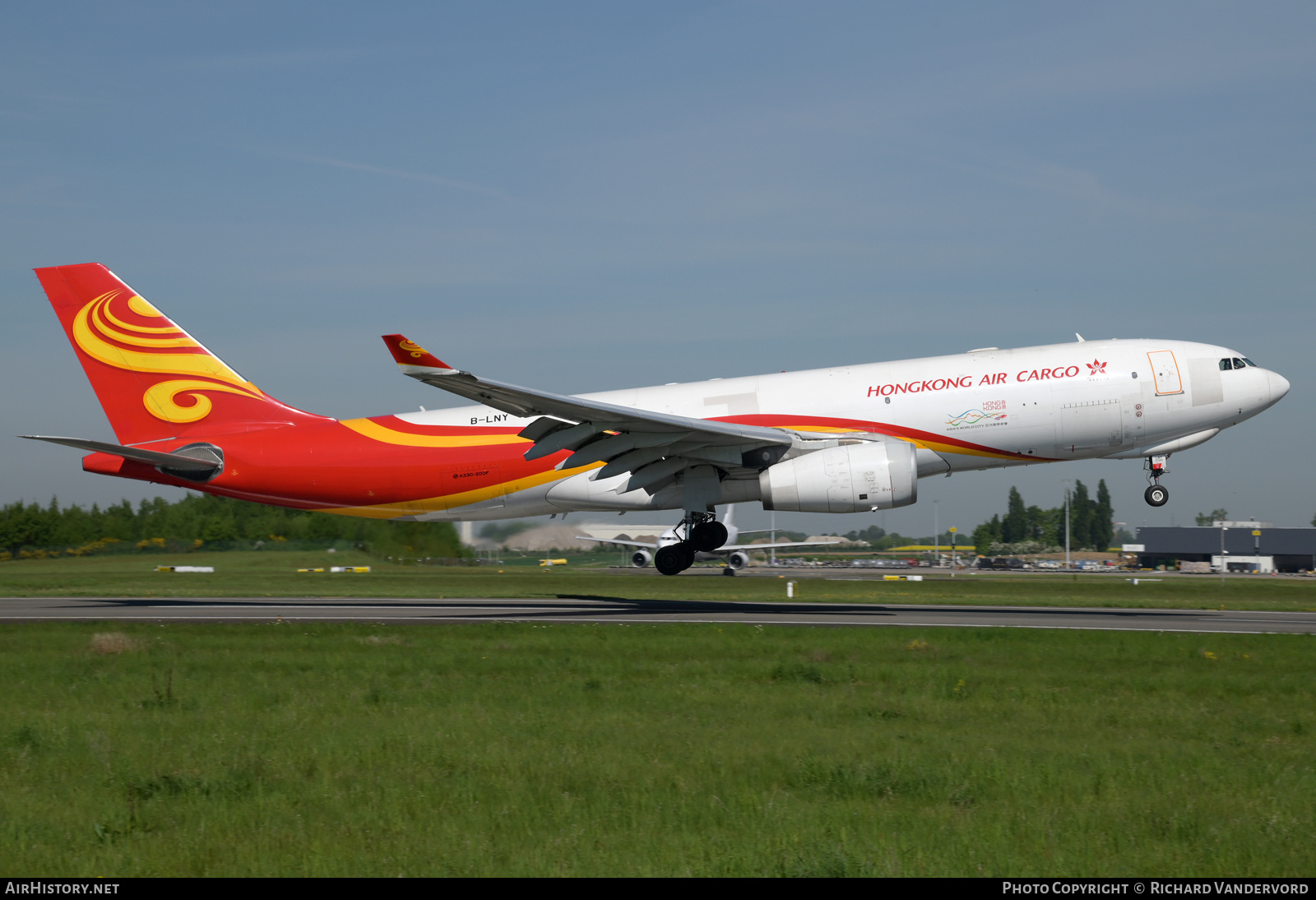 Aircraft Photo of B-LNY | Airbus A330-243F | Hong Kong Airlines Cargo | AirHistory.net #805002