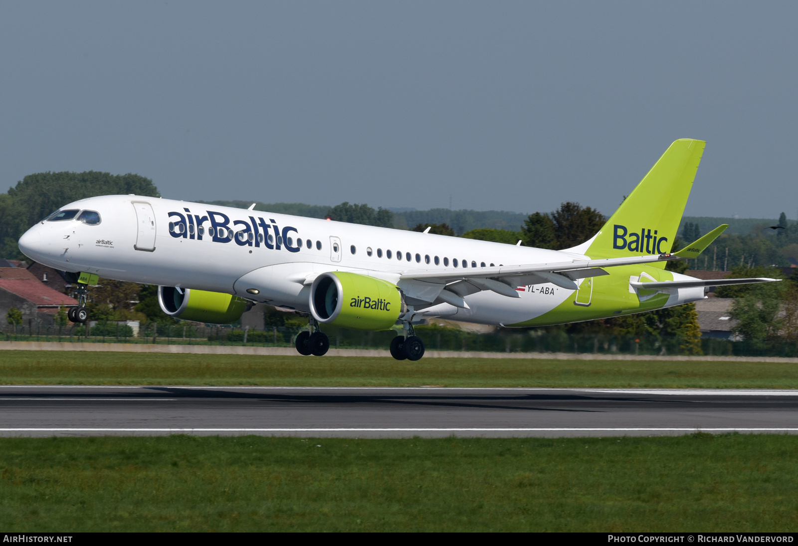 Aircraft Photo of YL-ABA | Airbus A220-371 (BD-500-1A11) | AirBaltic | AirHistory.net #805008
